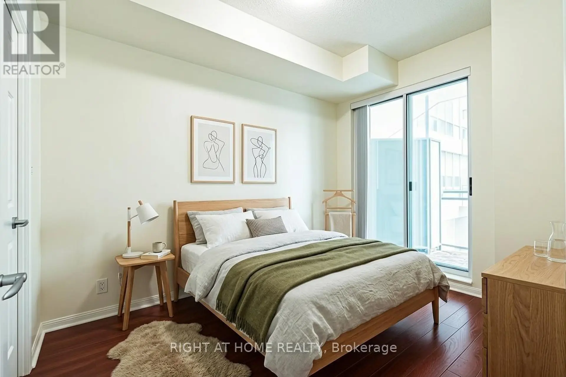 #918 230 QUEENS QUAY W - Image 10