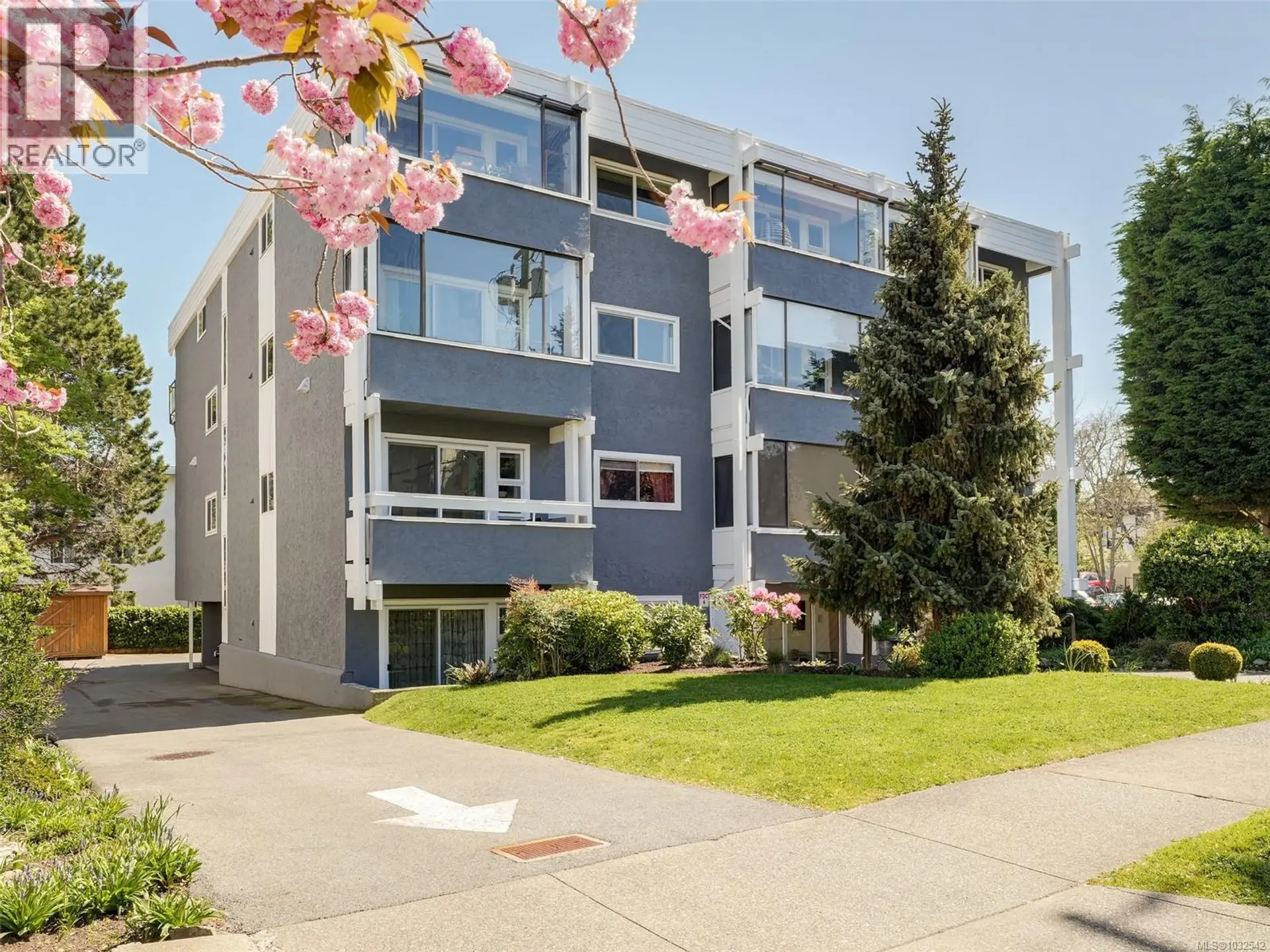 Property at #304 1537 Morrison St, Victoria, BC
