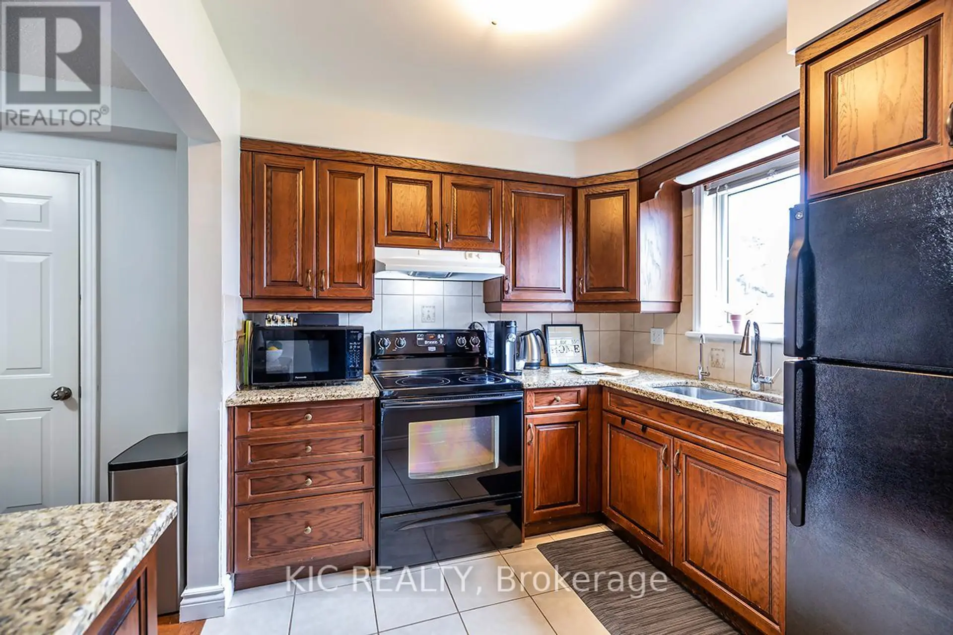 320 CENTRE STREET - Image 4