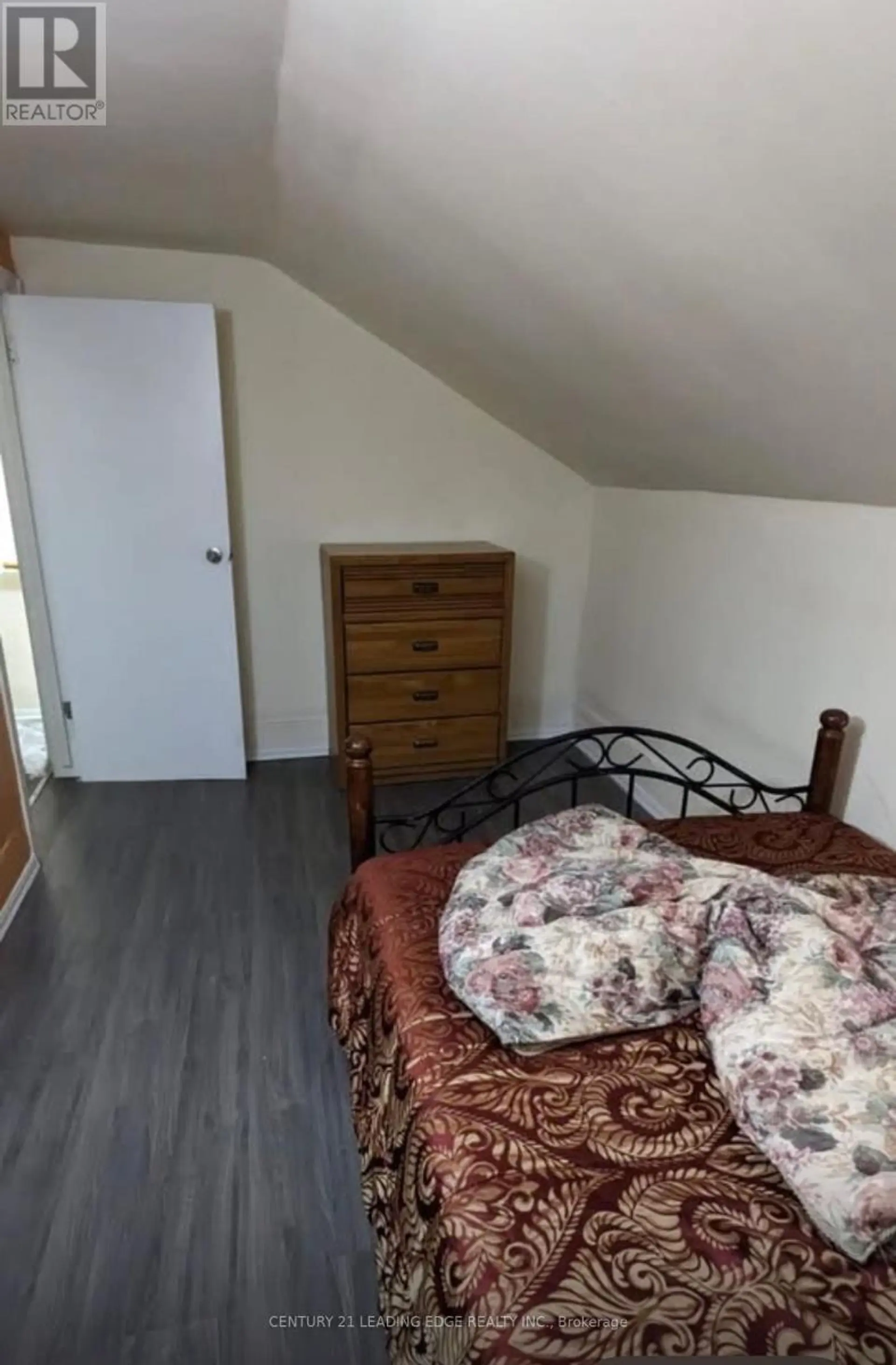 856 SIMCOE STREET S - Image 13