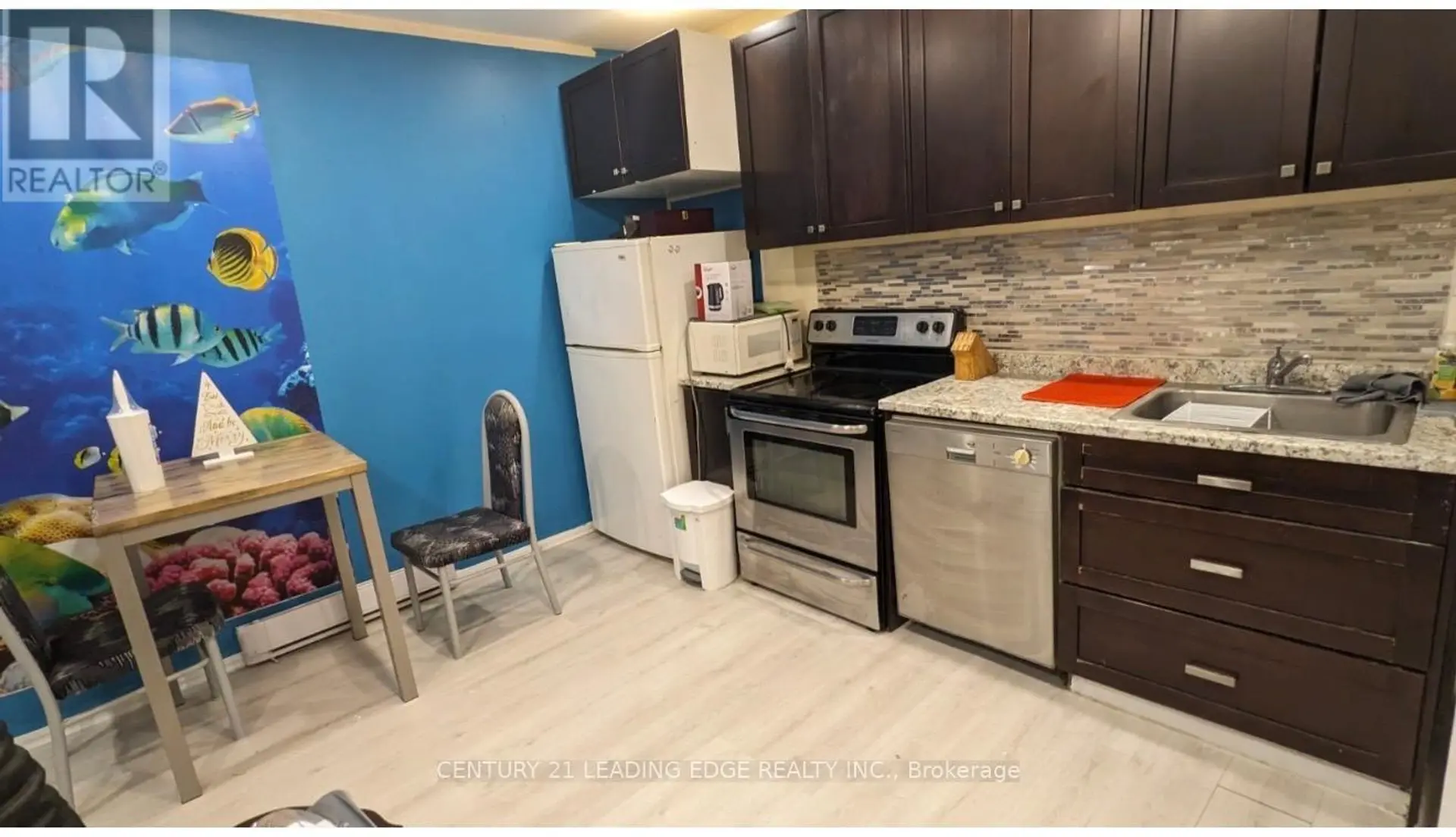 856 SIMCOE STREET S - Image 9