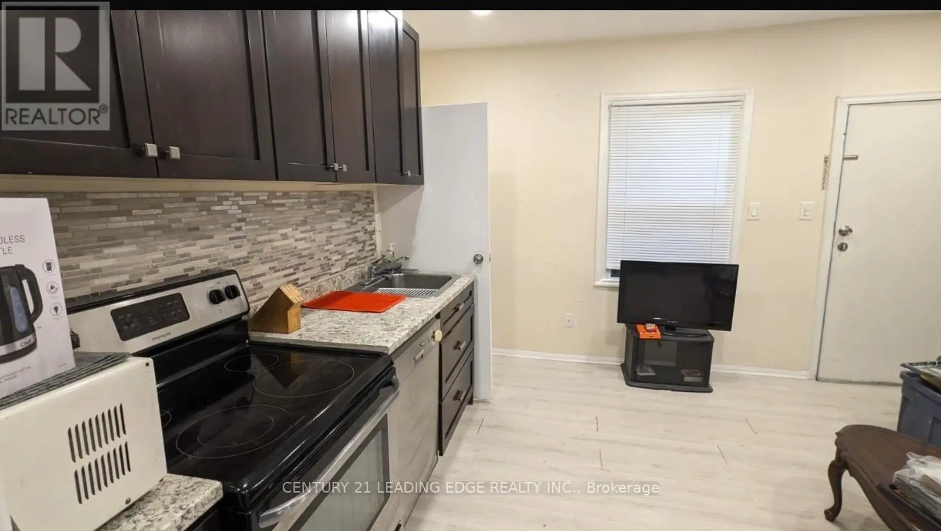 856 SIMCOE STREET S - Image 6