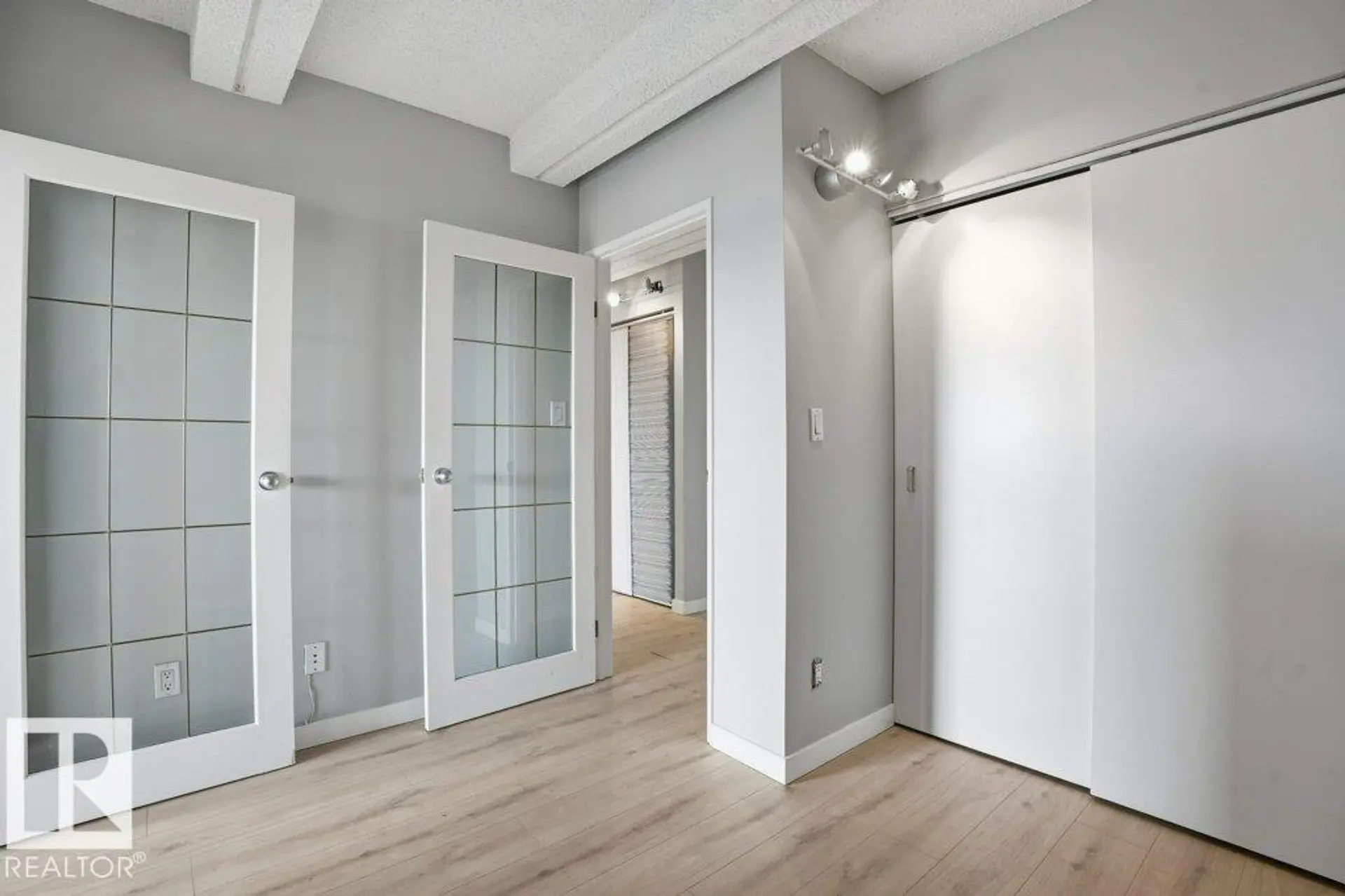 #604 9918 101 ST NW - Image 9