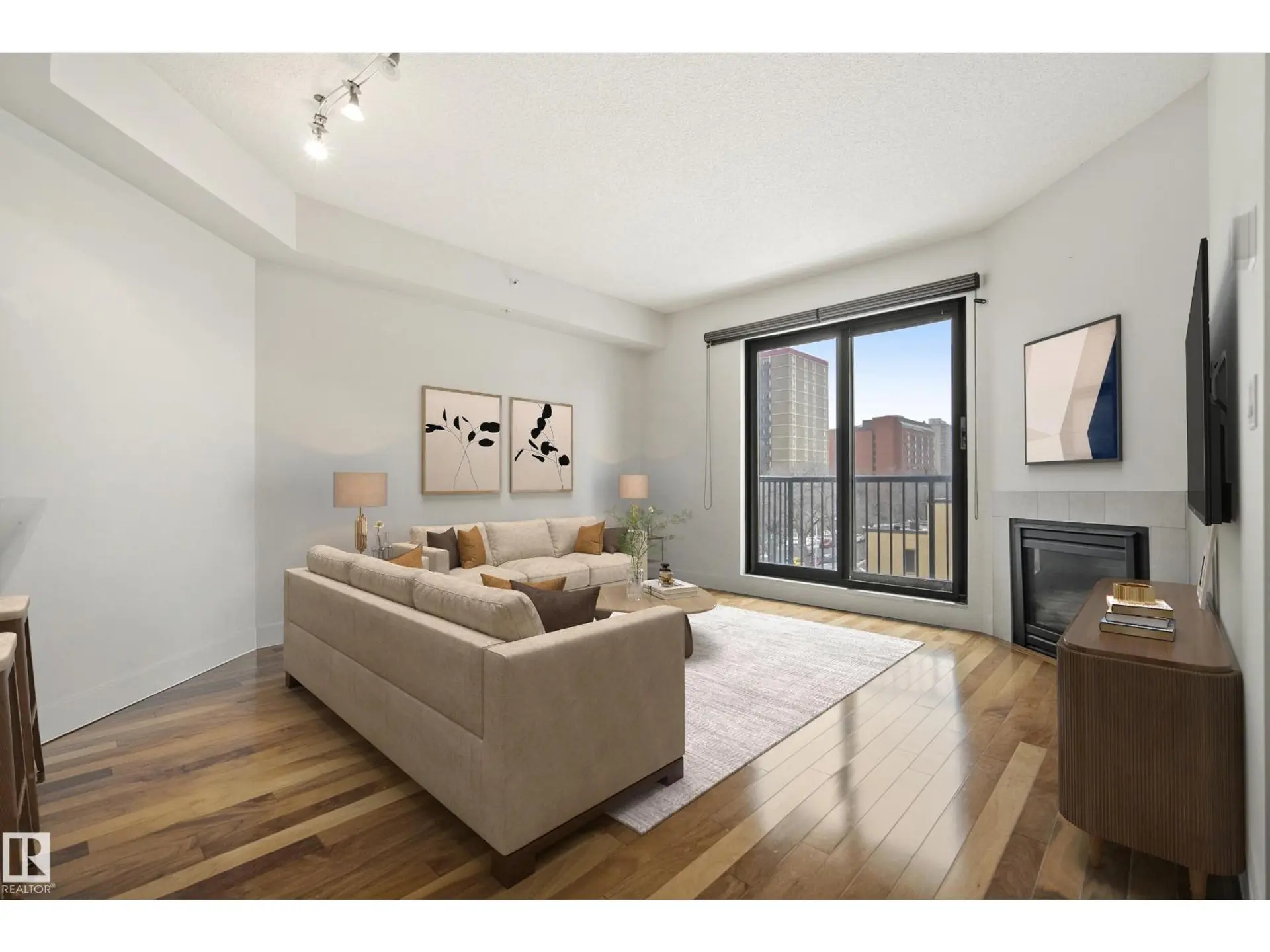 #401 11933 JASPER AV NW - Image 2