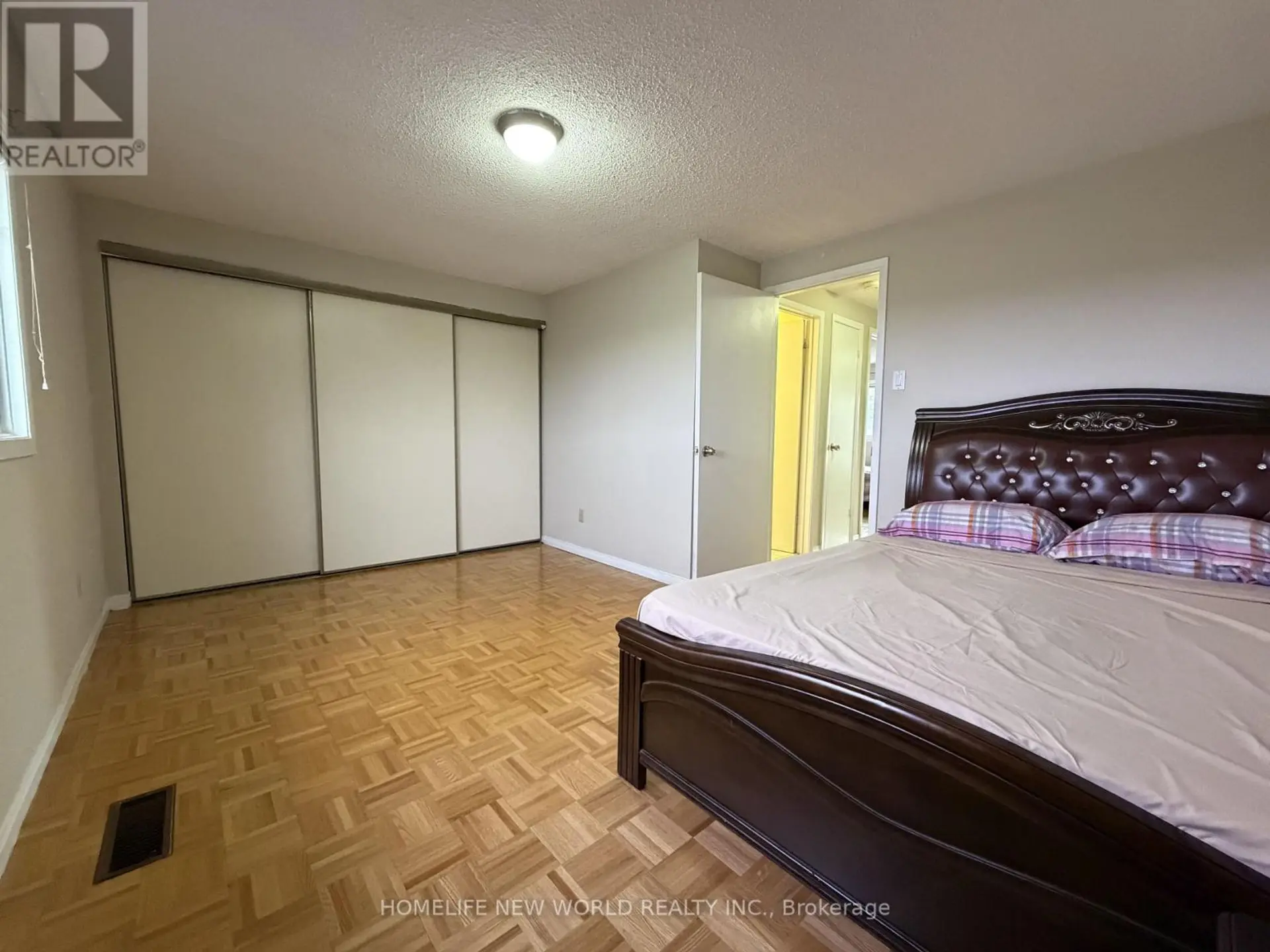 #35 1121 SANDHURST CIRCLE - Image 11