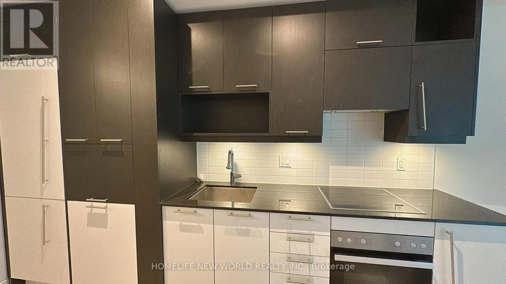#402 30 NELSON STREET - Image 12