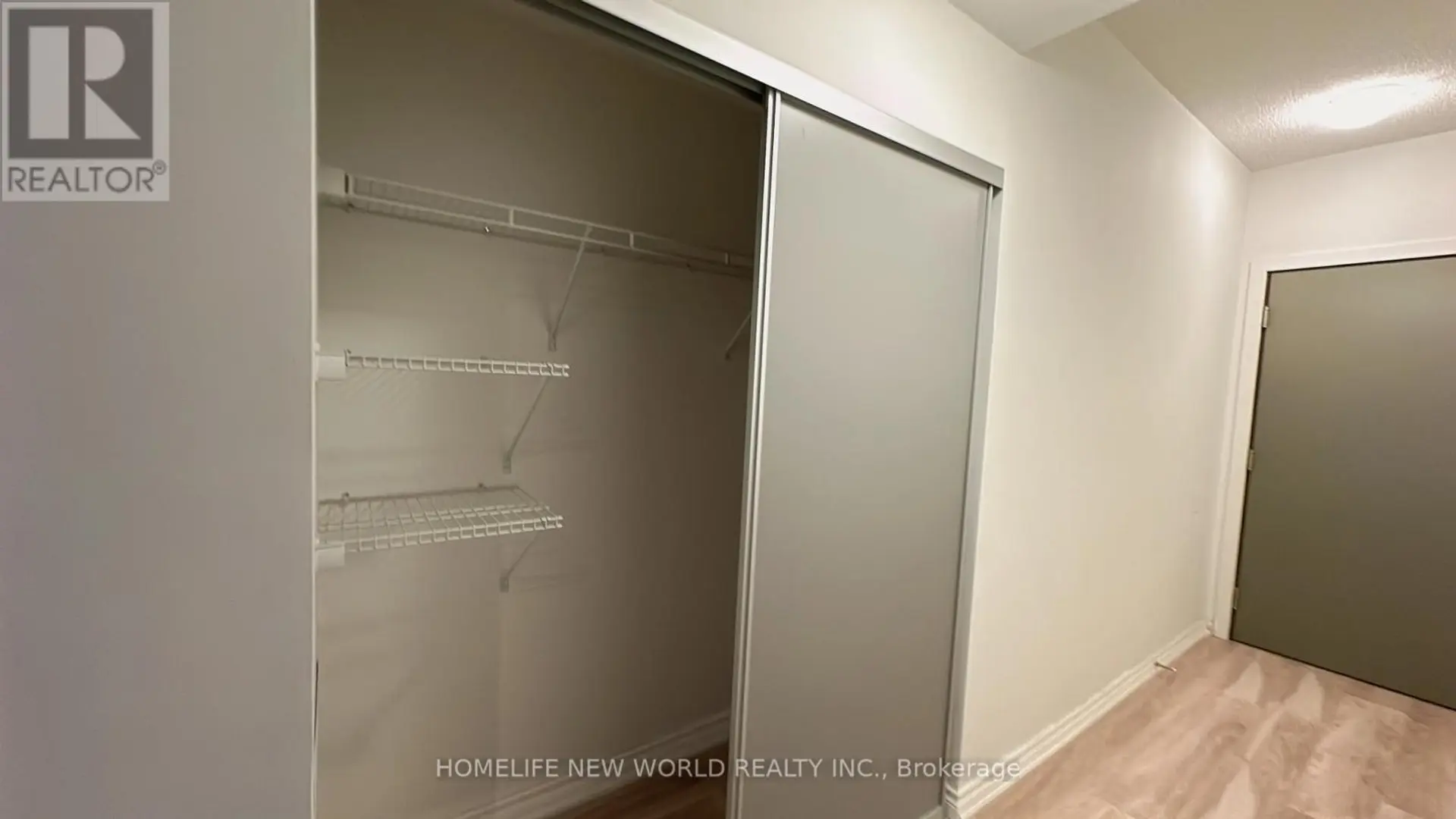 #402 30 NELSON STREET - Image 15
