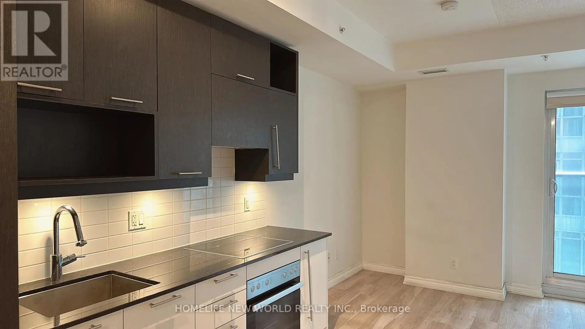 #402 30 NELSON STREET - Image 7