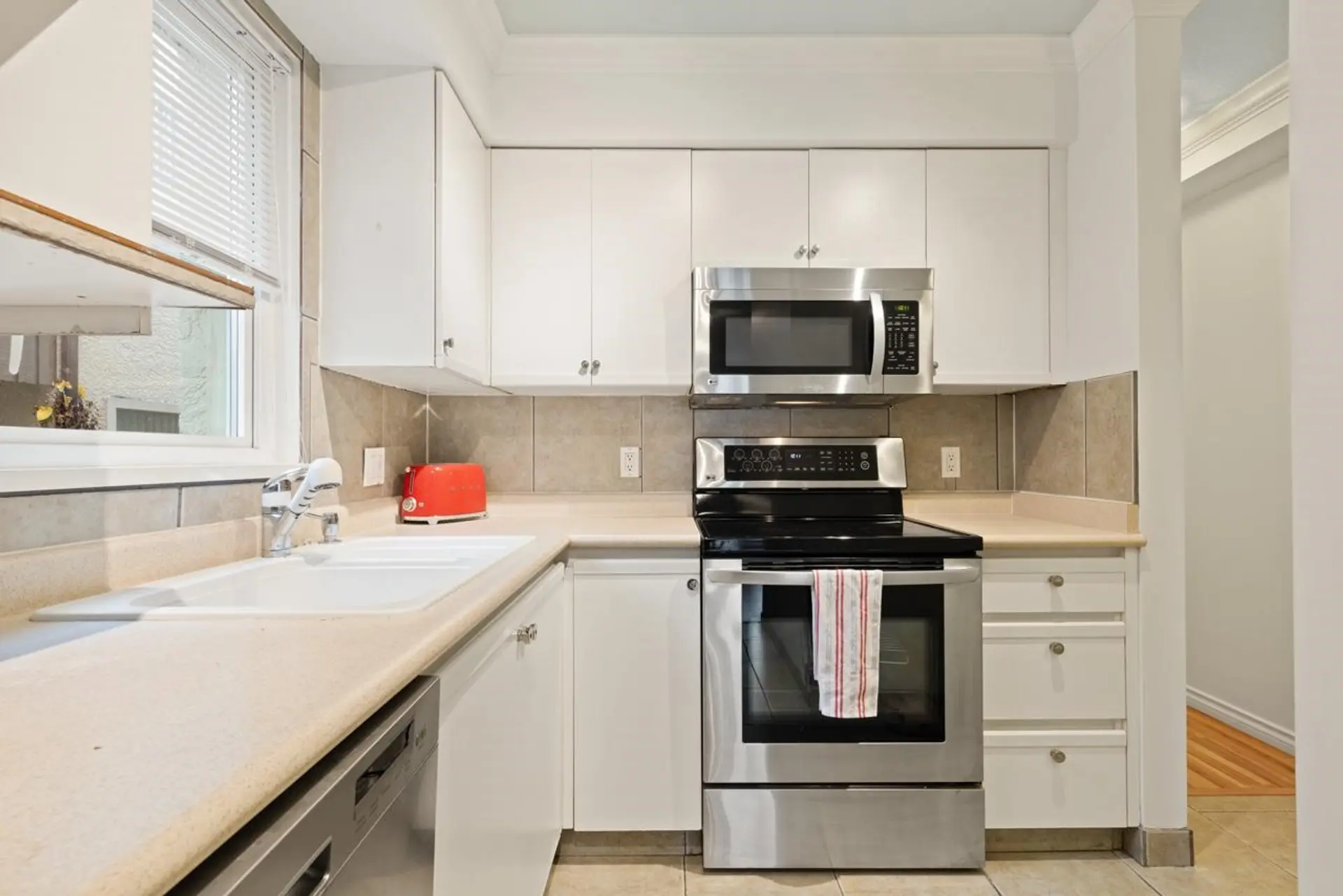 #201 1554 Burnaby Street - Image 8