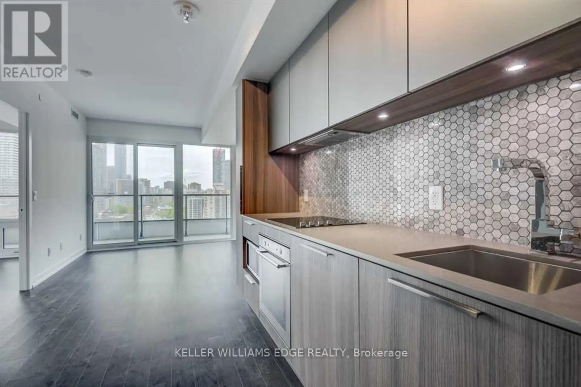 #3609 85 WOOD STREET - Image 2