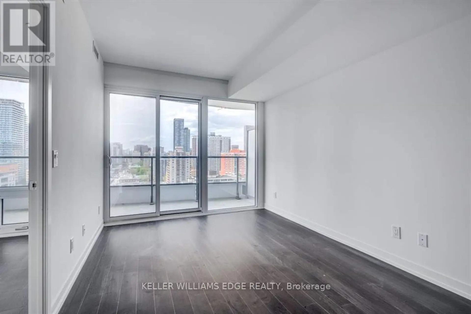 #3609 85 WOOD STREET - Image 4