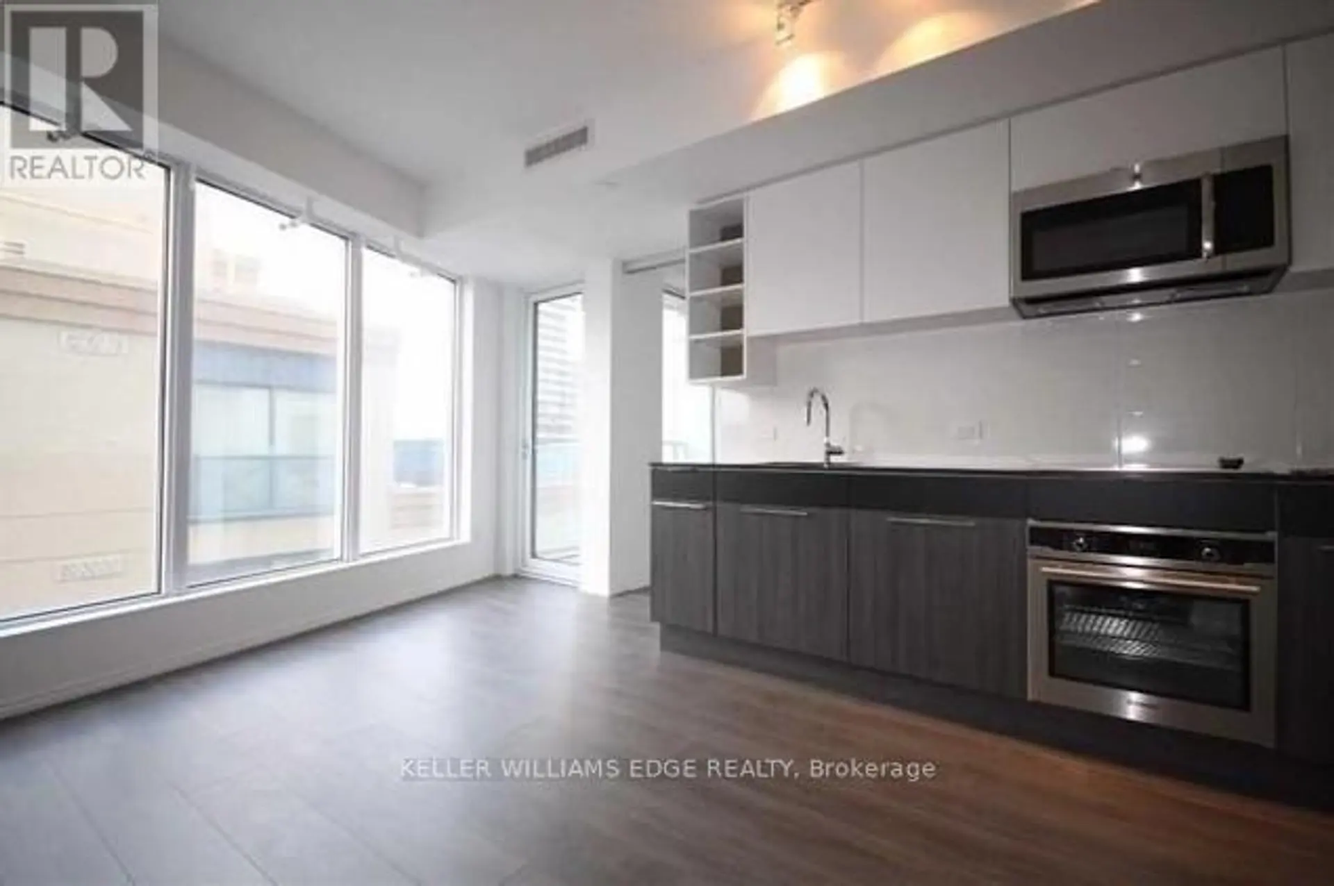#1009 68 SHUTER STREET - Image 2
