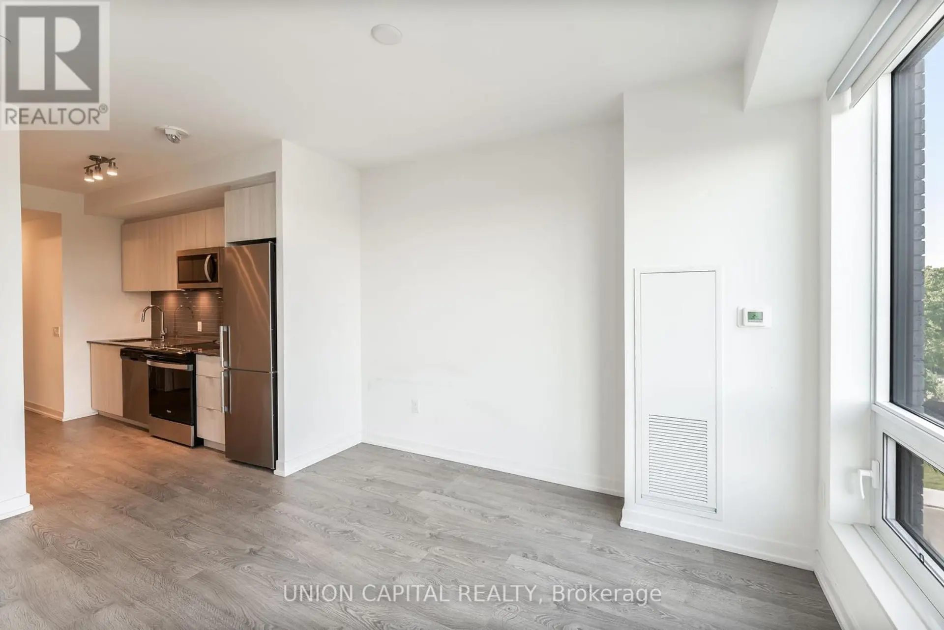 #601W 3 ROSEWATER STREET E - Image 15