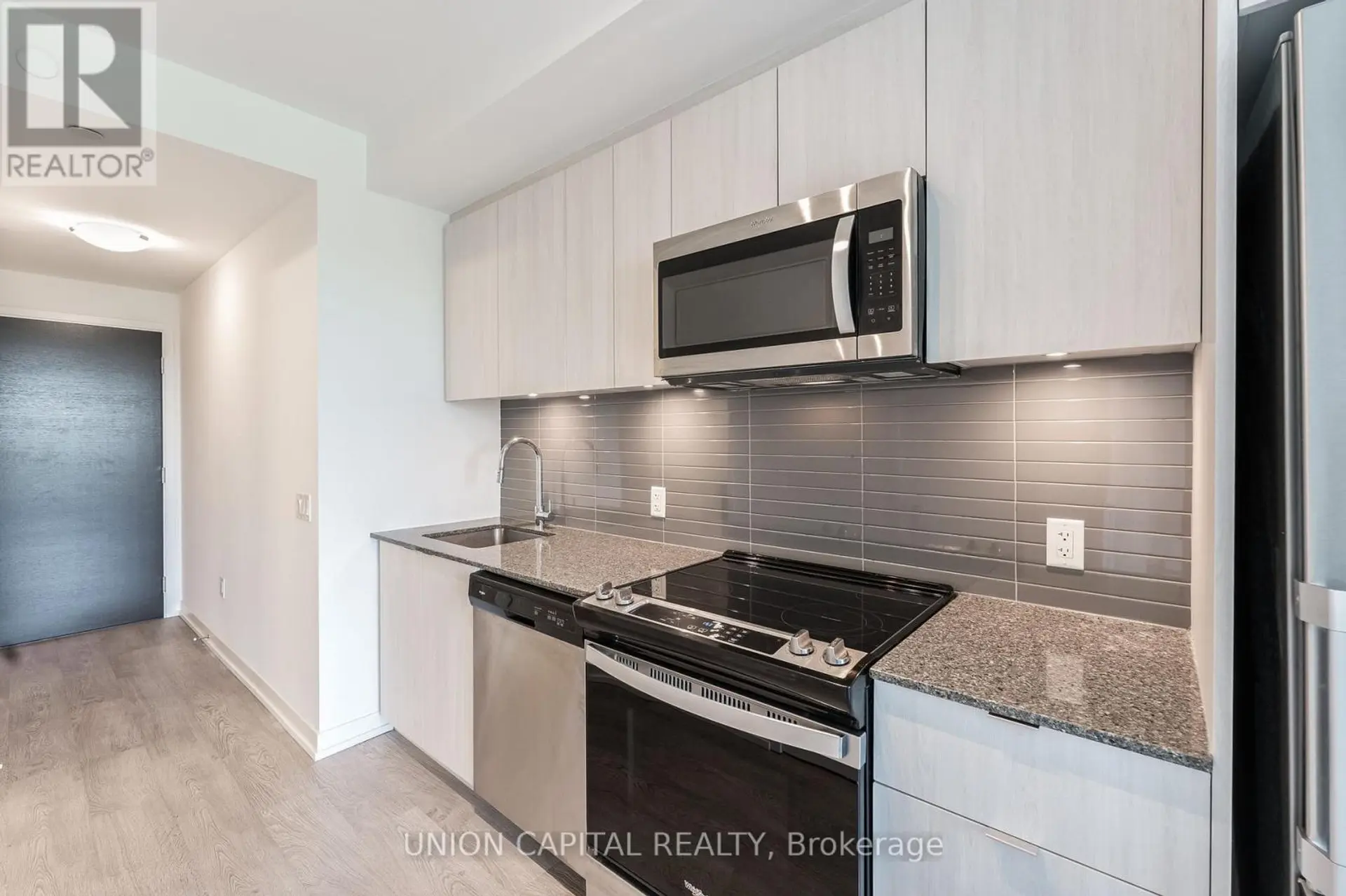 #601W 3 ROSEWATER STREET E - Image 8