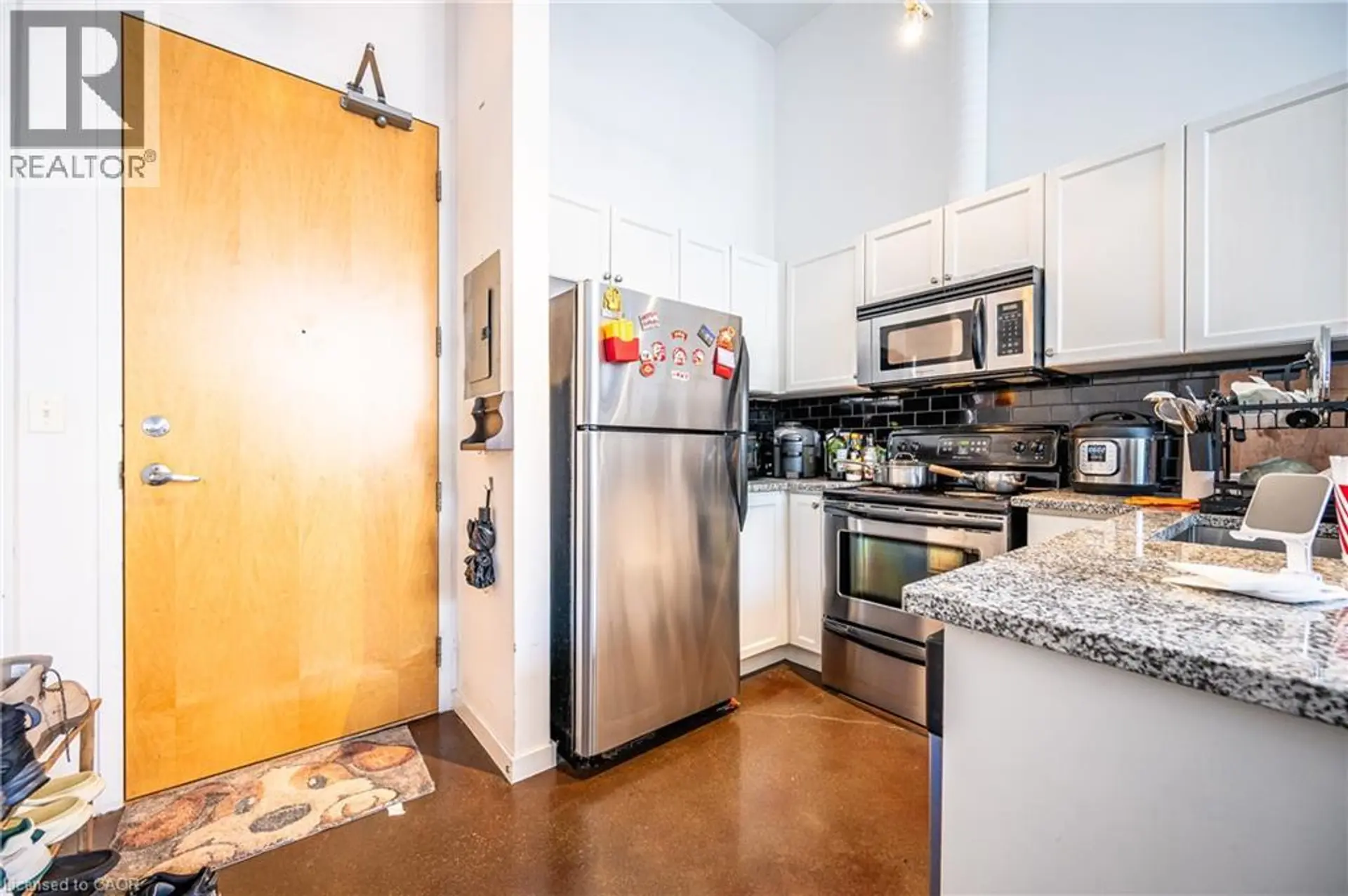 #509 404 W KING STREET W - Image 3