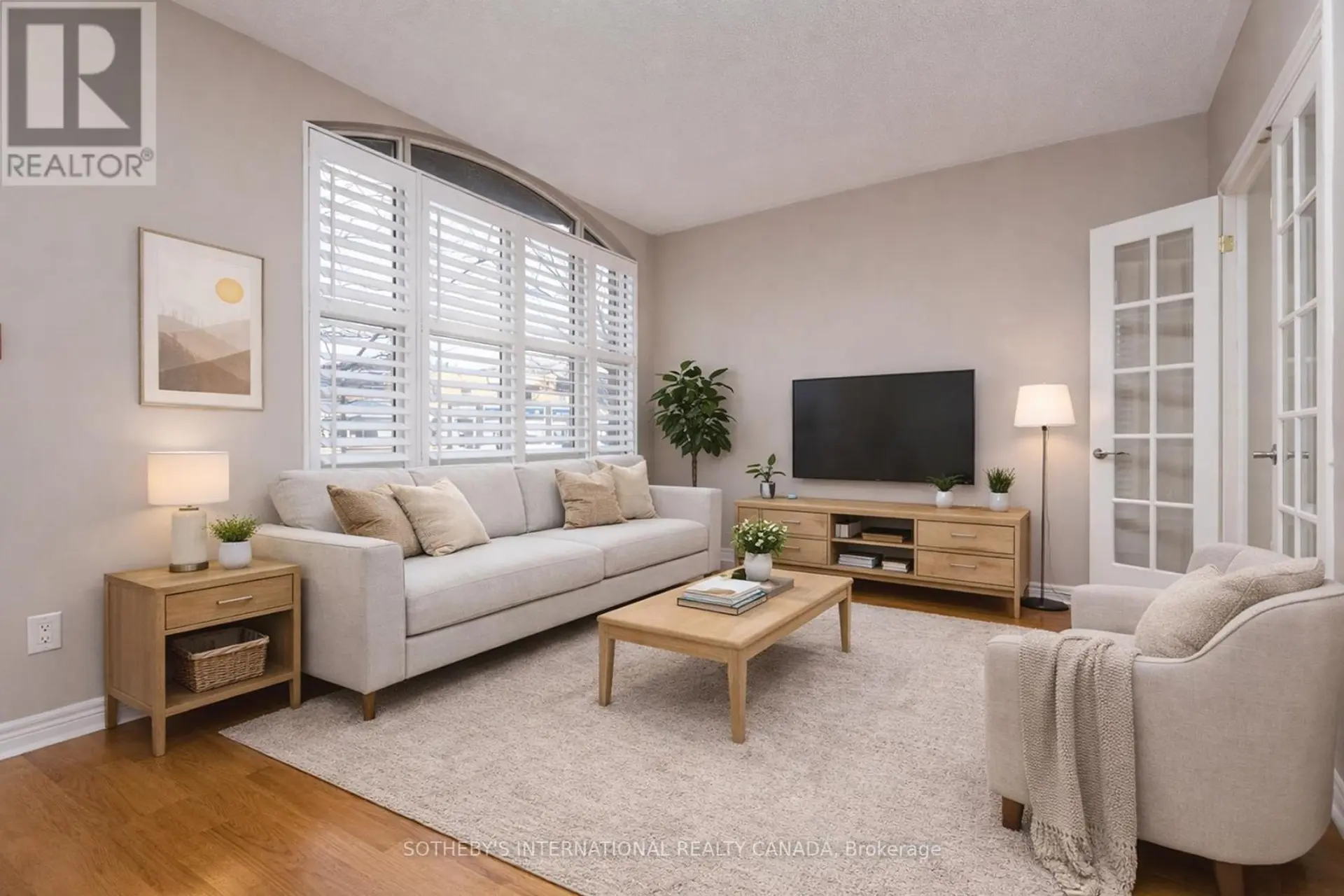 #108 3085 BLOOR STREET W - Image 2