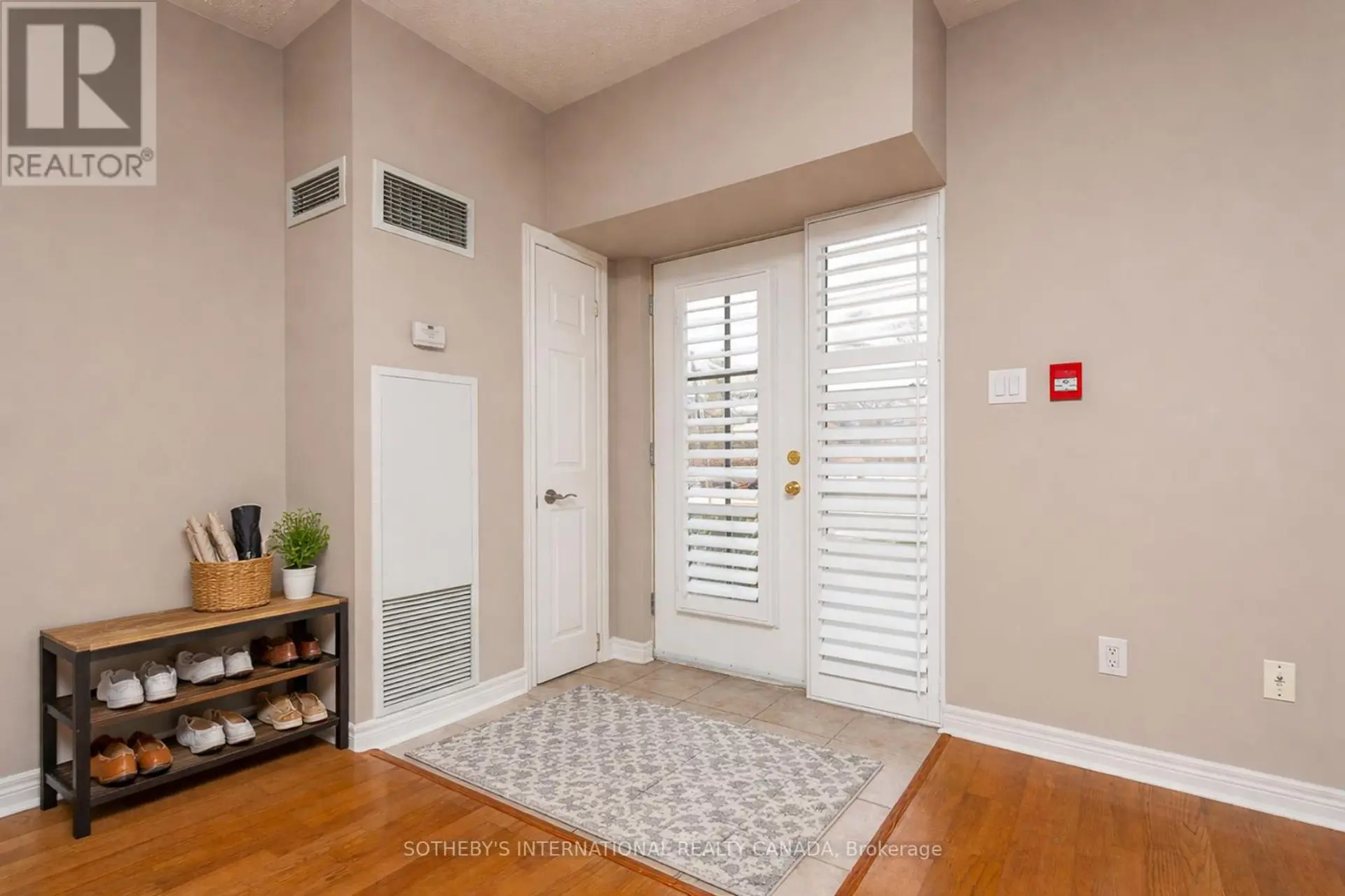 #108 3085 BLOOR STREET W - Image 4