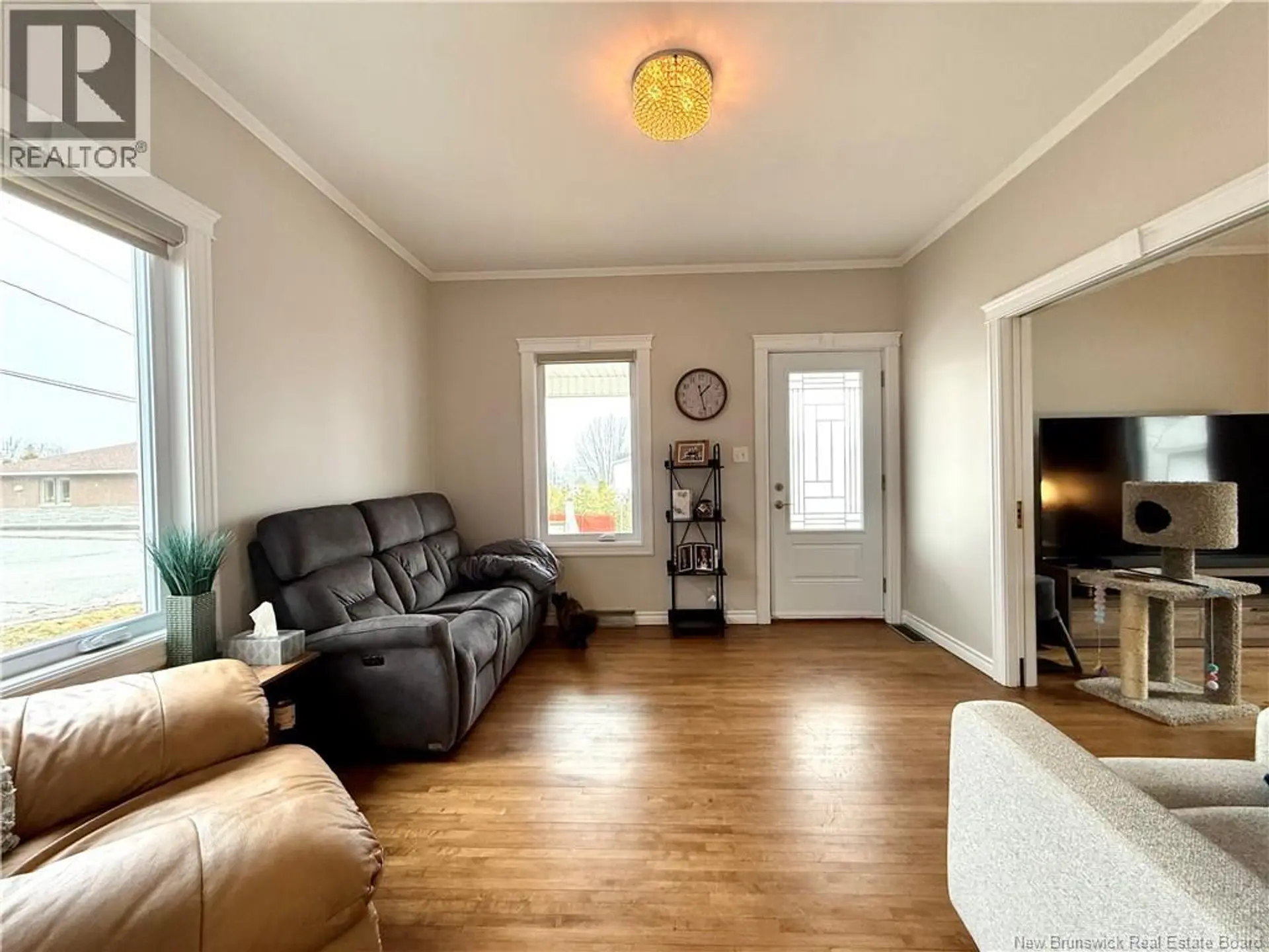 90 35E AVENUE - Image 14