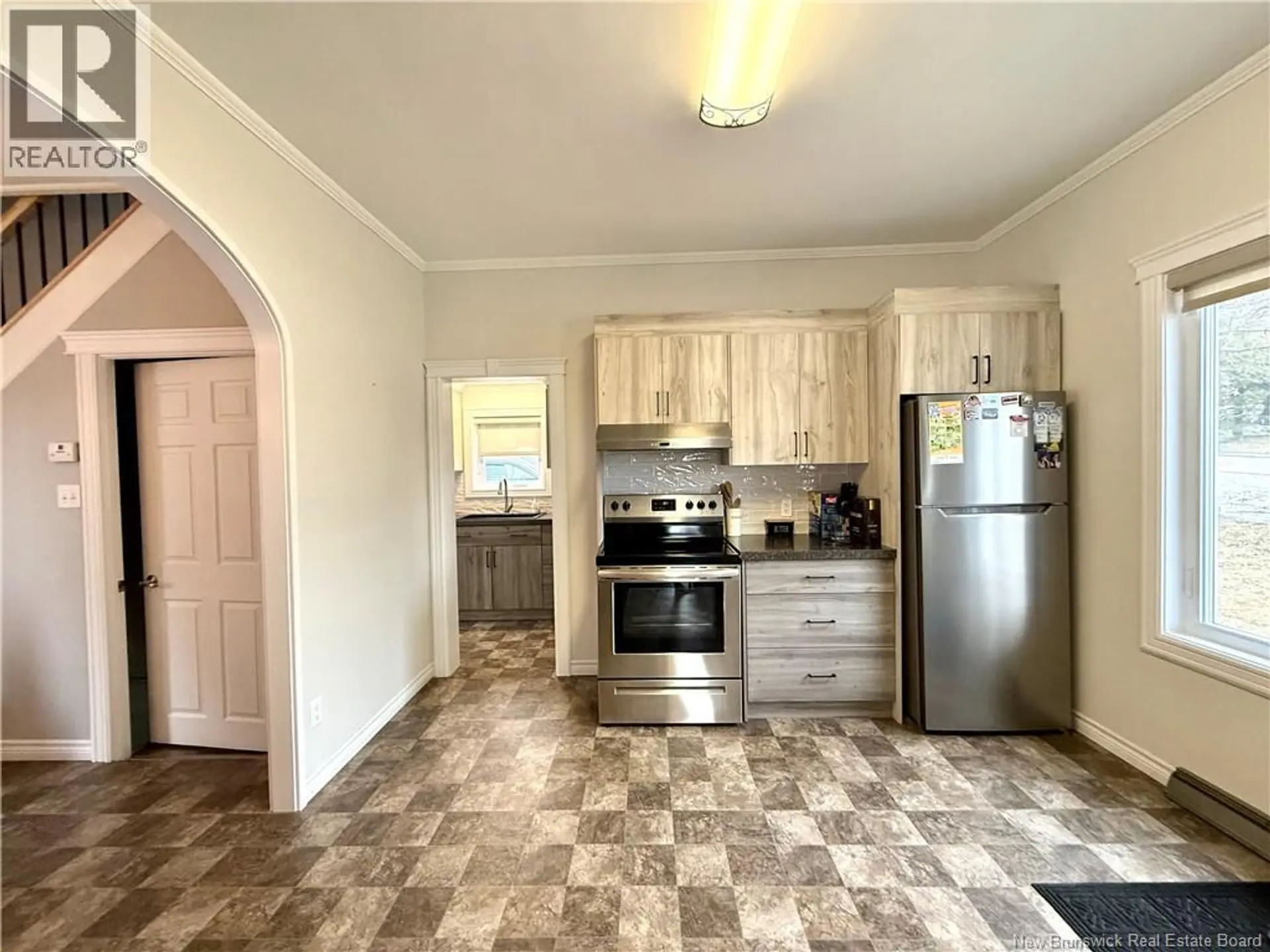 90 35E AVENUE - Image 3