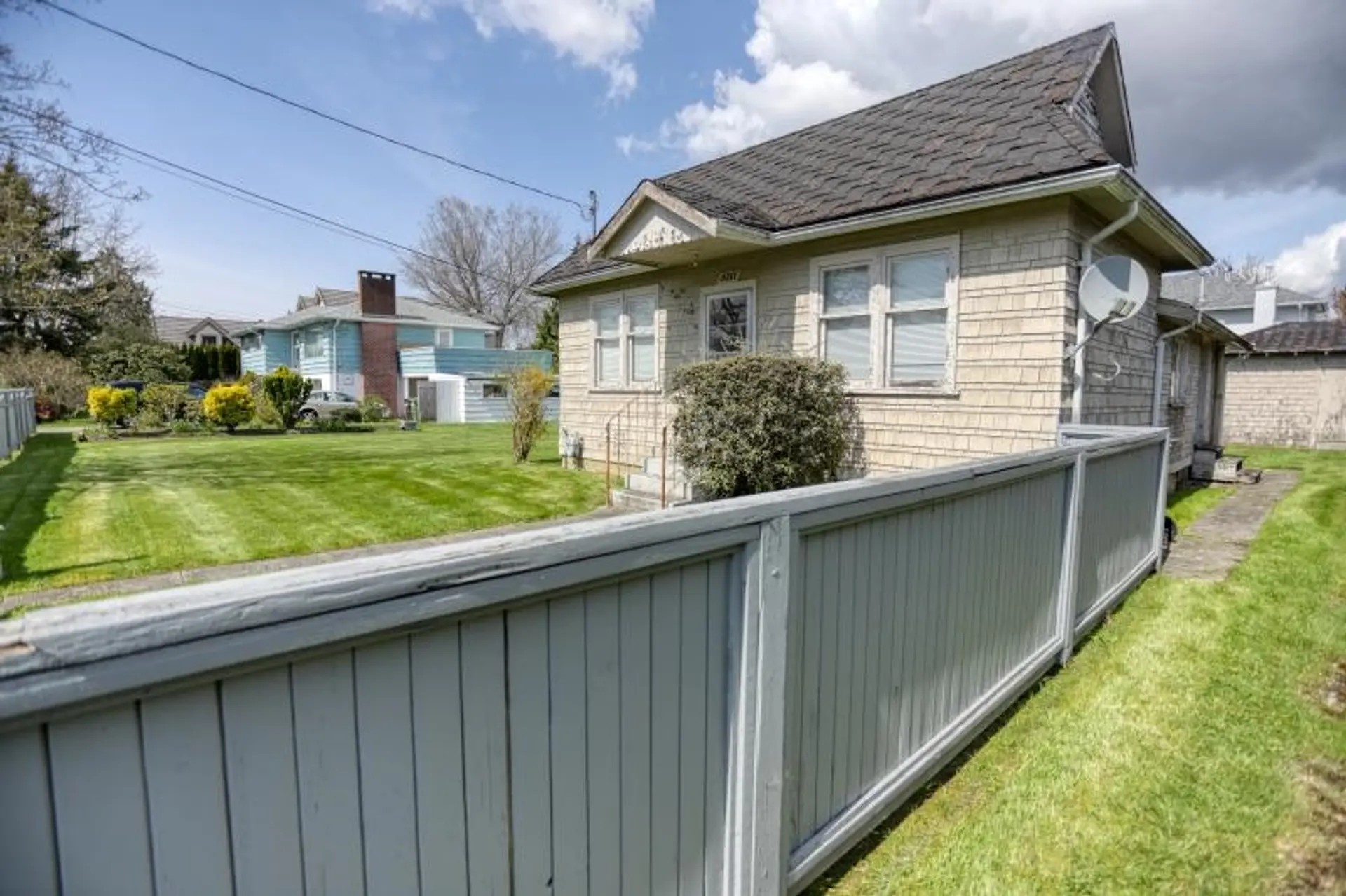 5211 Maple Road - Image 13