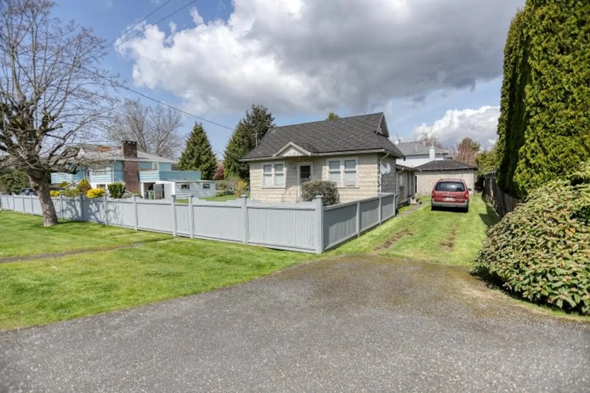 5211 Maple Road - Image 12