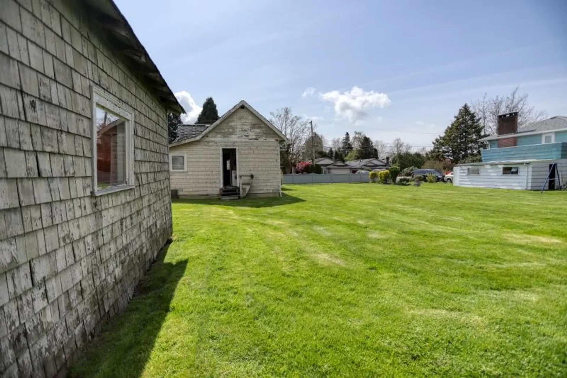 5211 Maple Road - Image 9