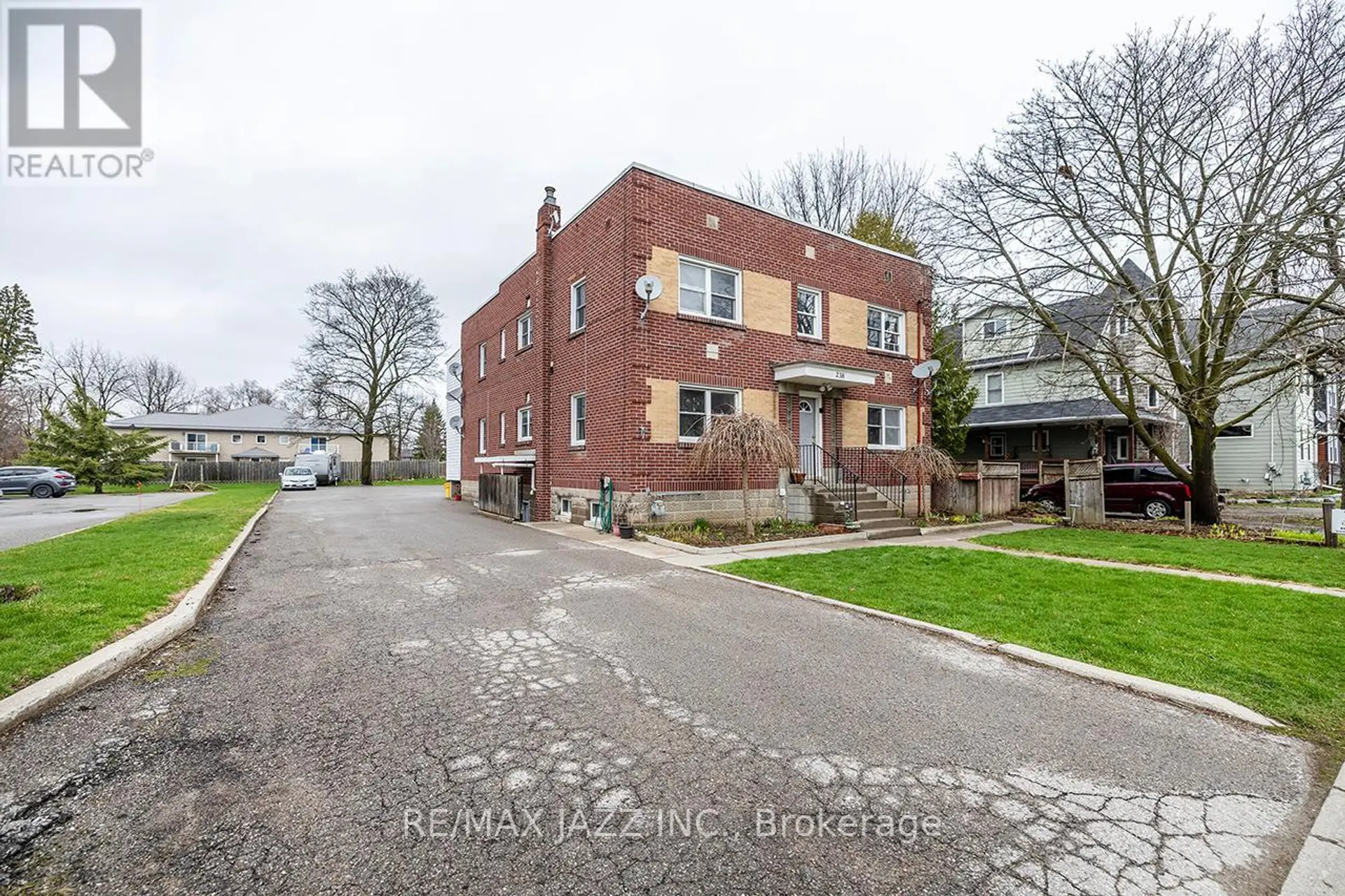 238 JAMES STREET E - Image 2
