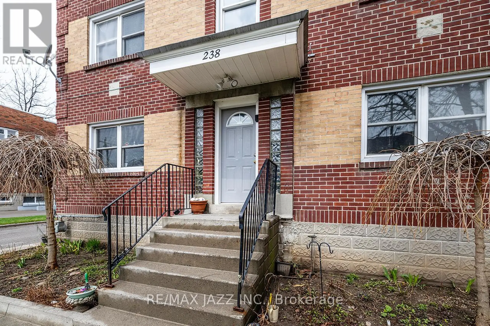 238 JAMES STREET E - Image 3