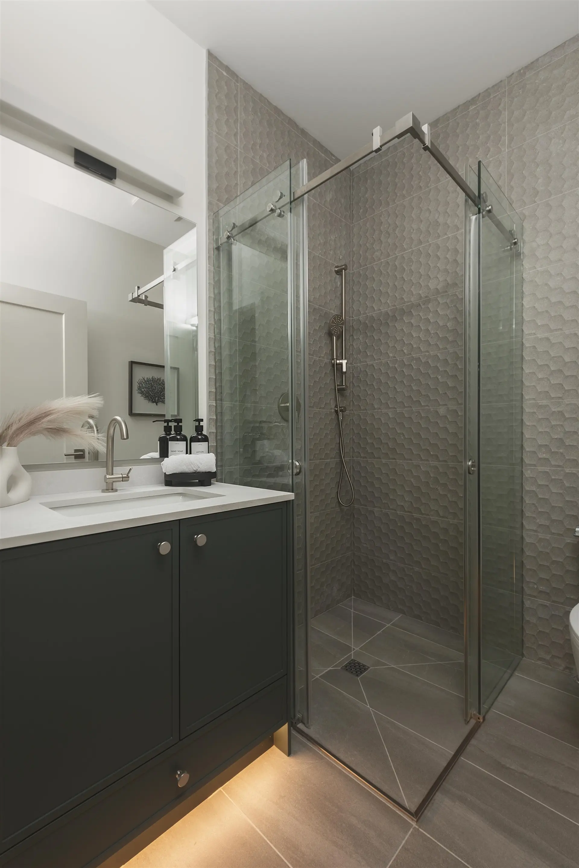 #2 8508 East Boulevard - Image 13