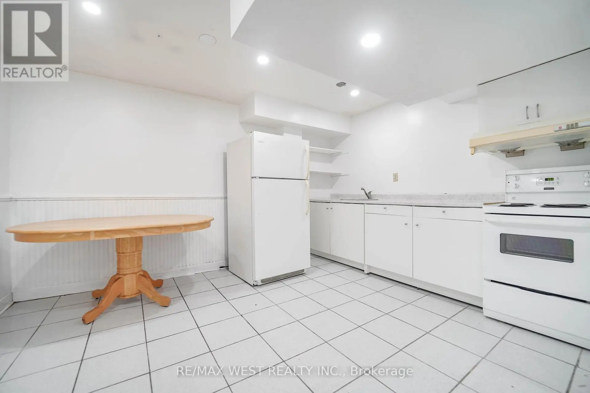 120 LITTLES ROAD - Image 12