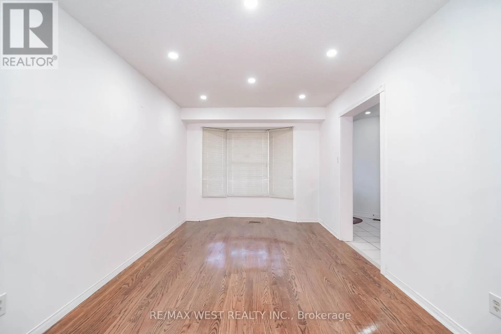 120 LITTLES ROAD - Image 2