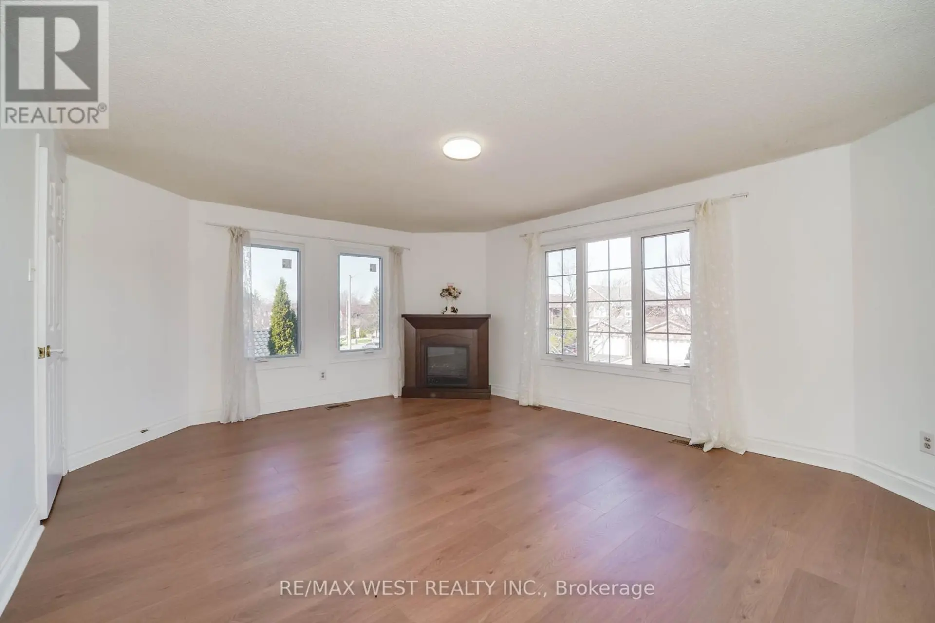 120 LITTLES ROAD - Image 8