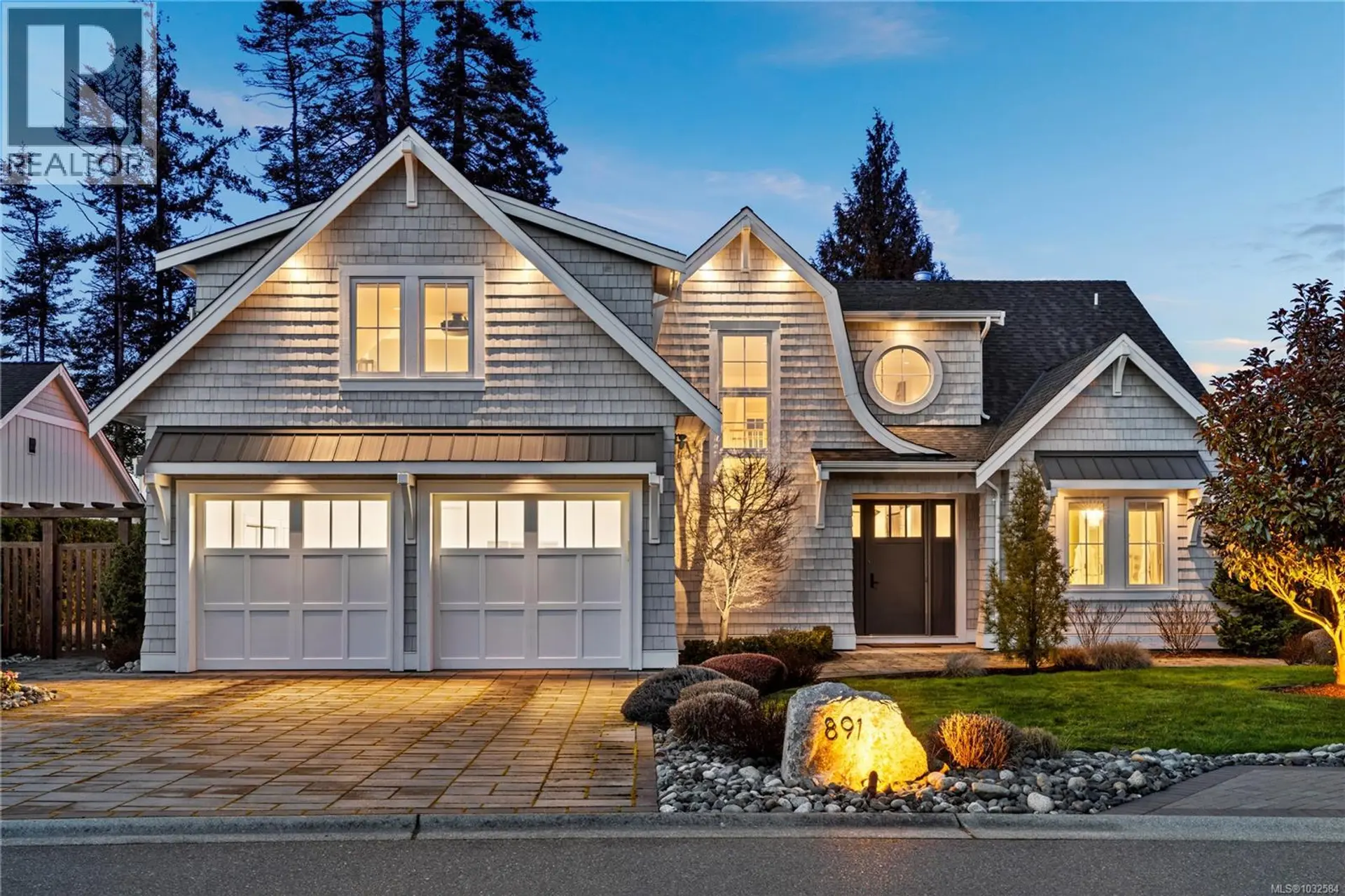 Property at 891 Bluffs Dr, Qualicum Beach, BC