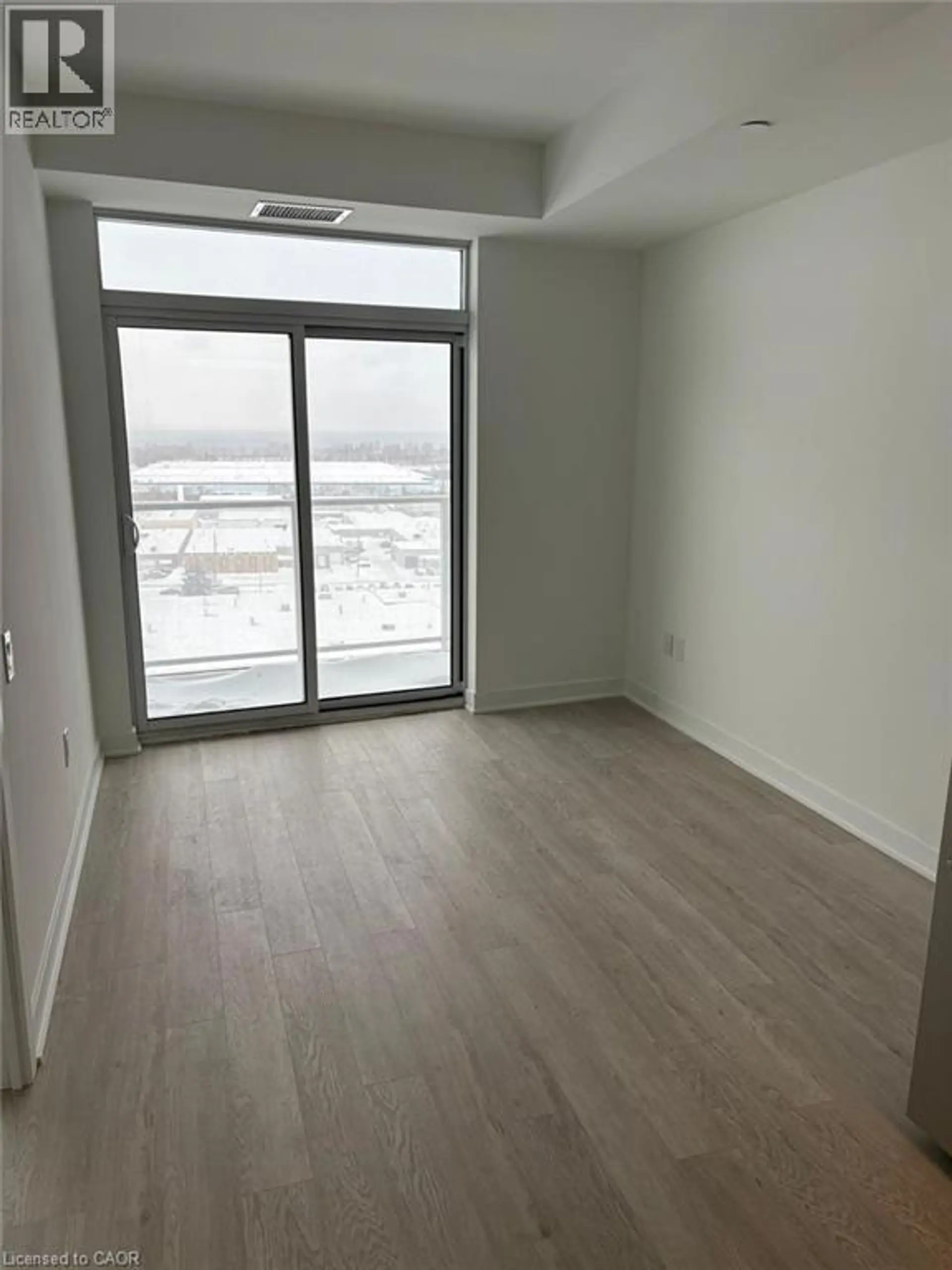 #1215 2782 BARTON STREET E - Image 4