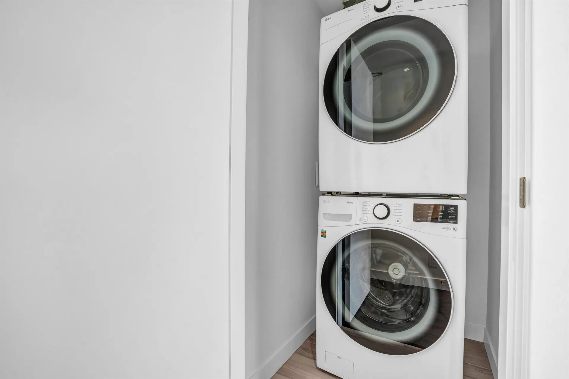 #1603 505 Nelson Street - Image 9