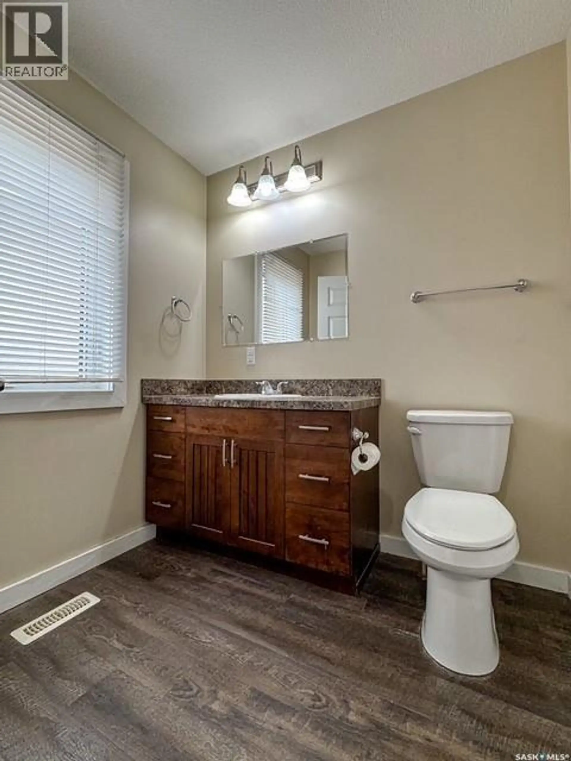 614 7TH AVENUE NE - Image 7