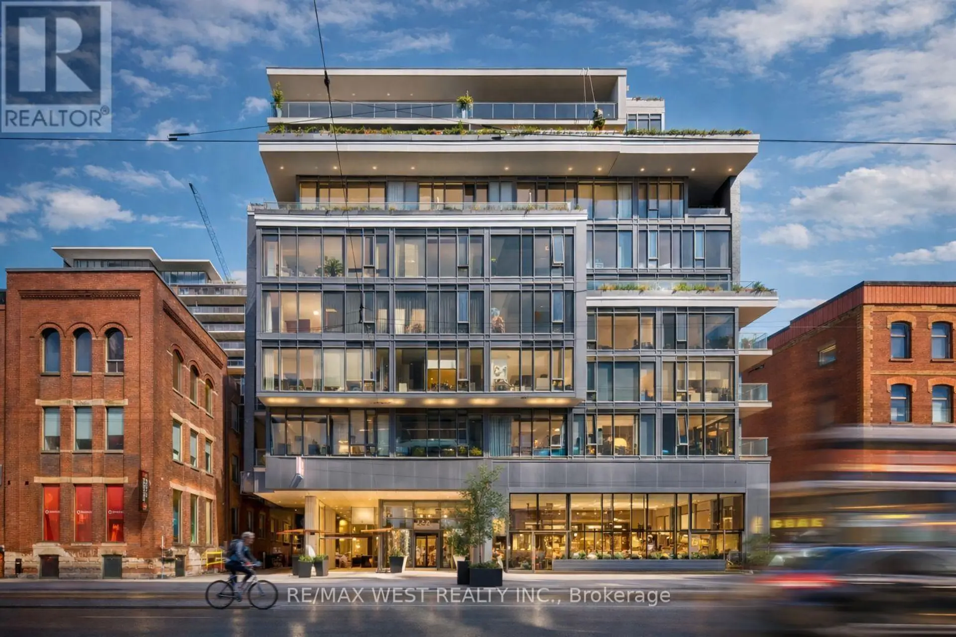 #310 650 KING STREET W - Image 1