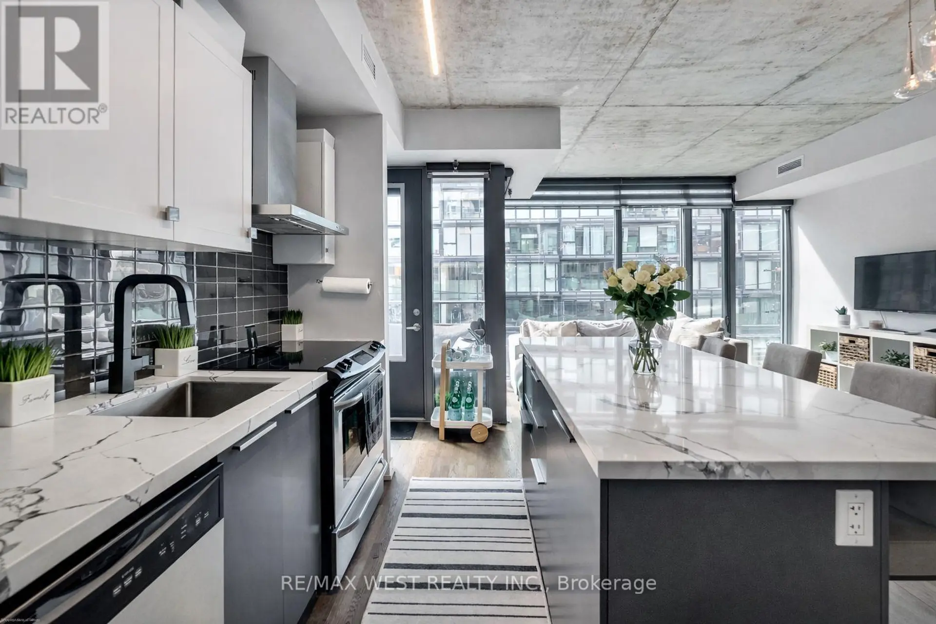 #310 650 KING STREET W - Image 12