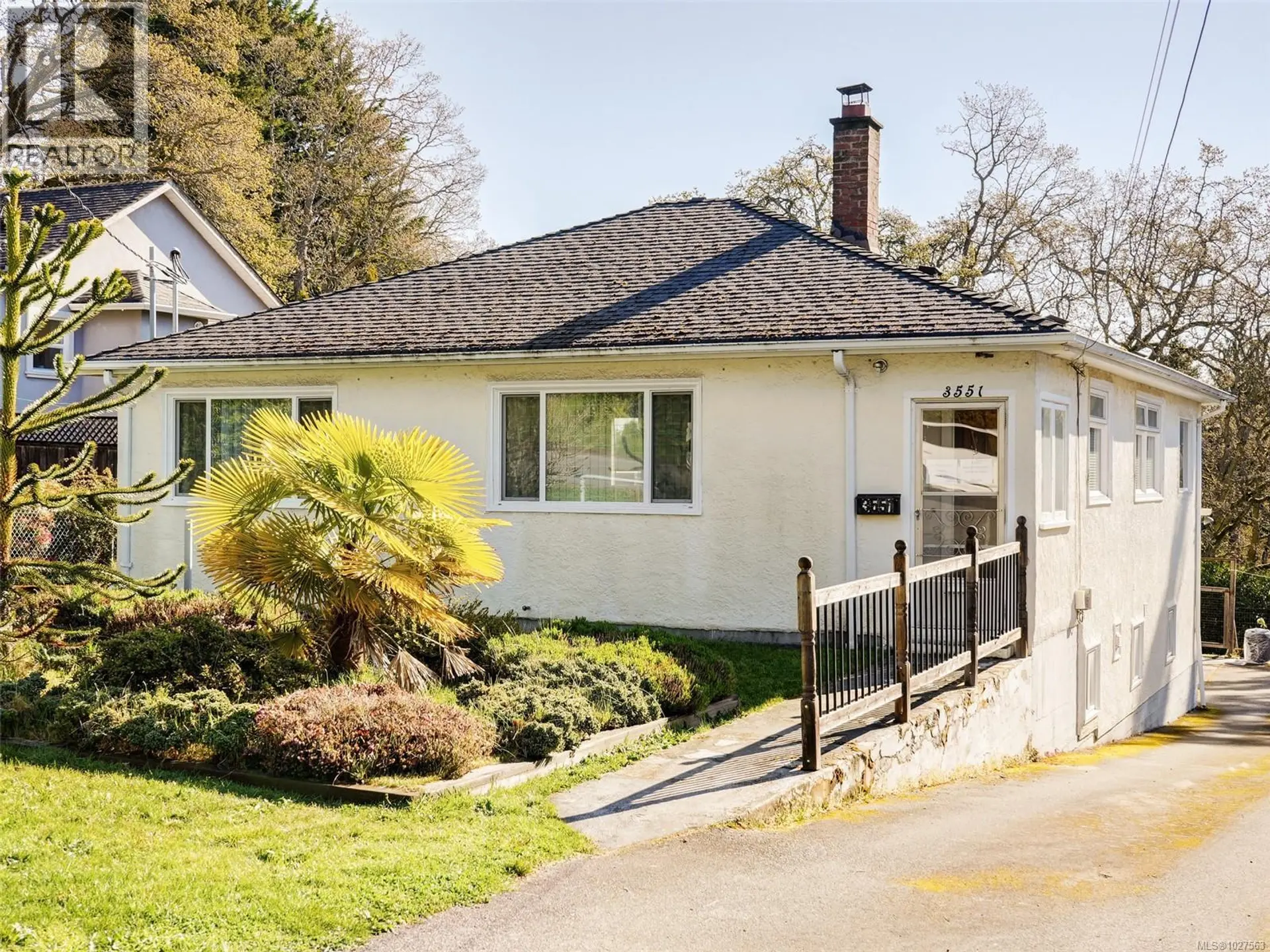 Property at 3551 Doncaster Dr, Saanich, BC