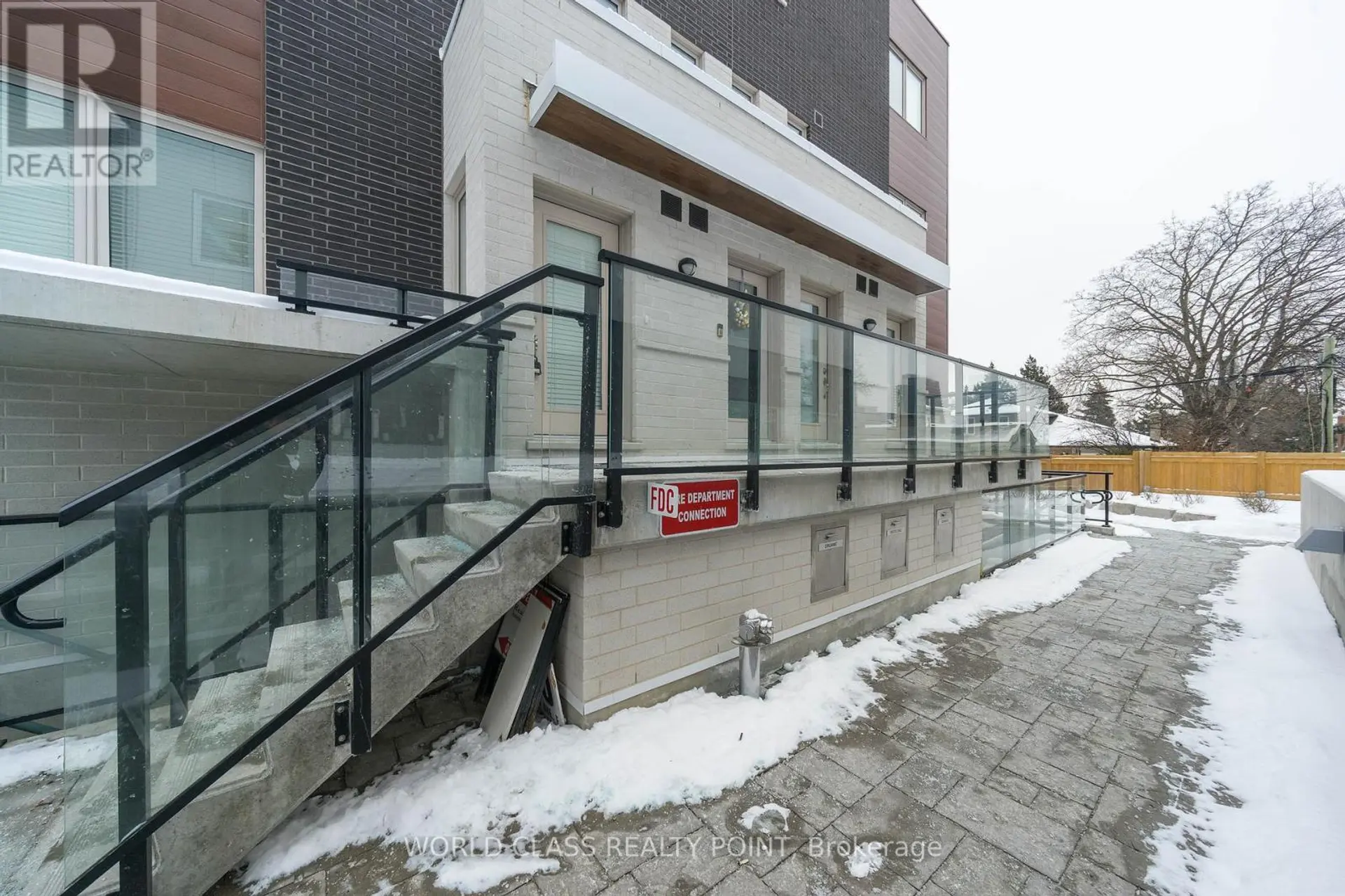 #TH62 780 SHEPPARD AVENUE E - Image 2