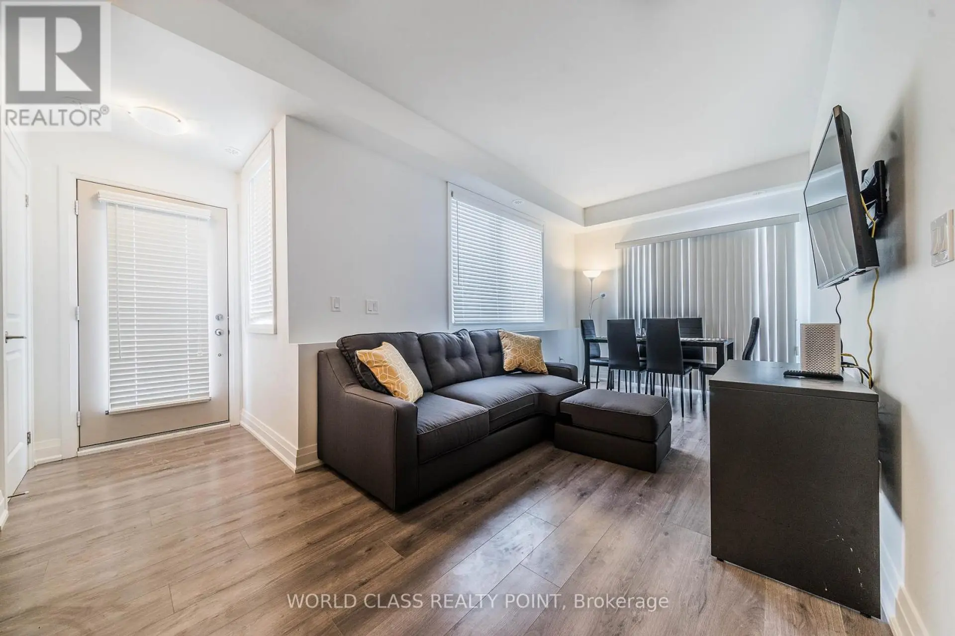 #TH62 780 SHEPPARD AVENUE E - Image 4