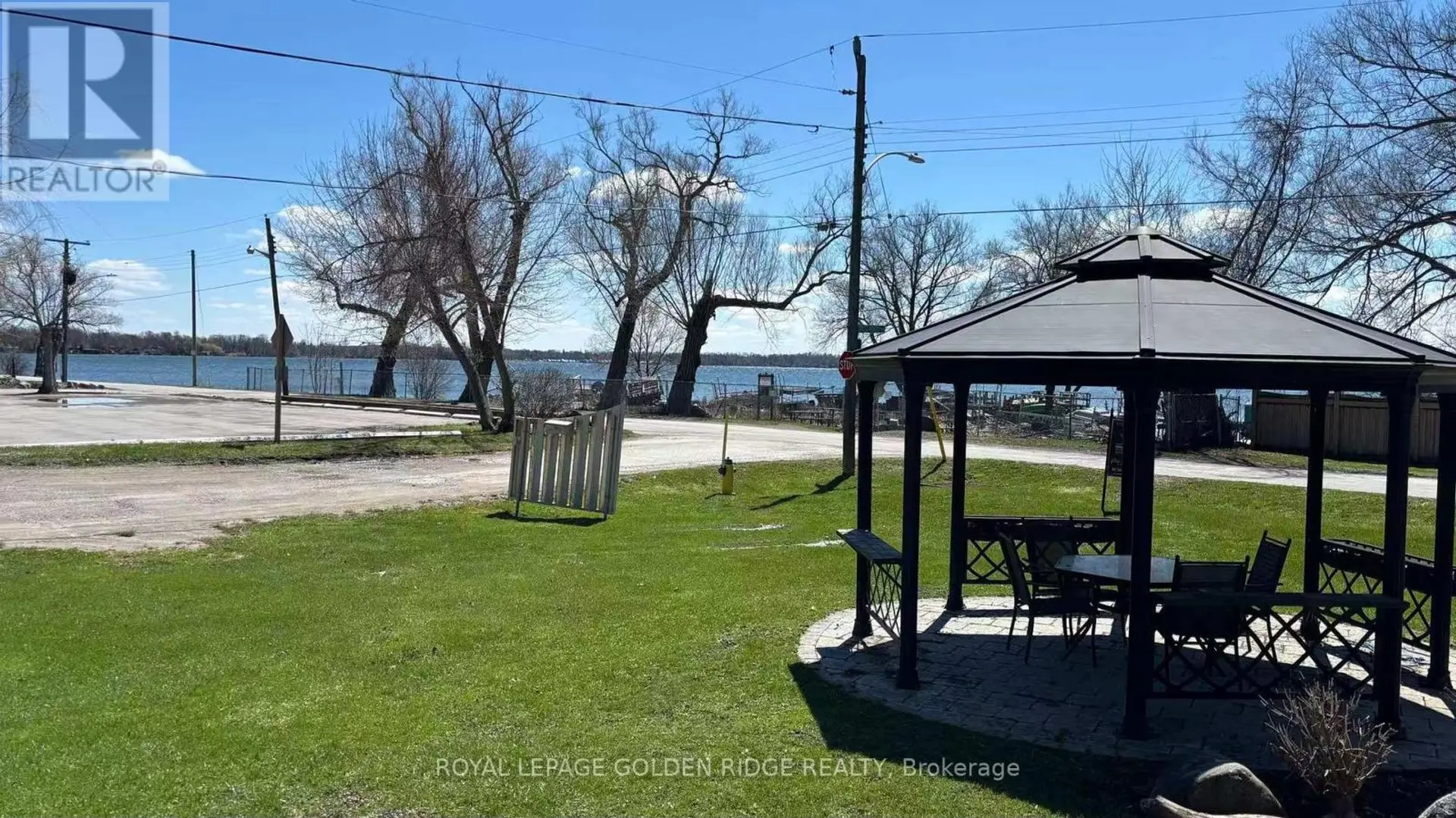 19 LAKE DRIVE N - Image 1