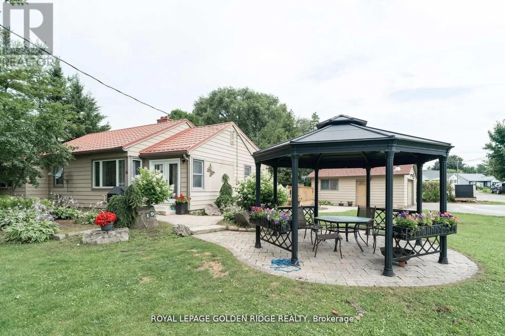 19 LAKE DRIVE N - Image 3
