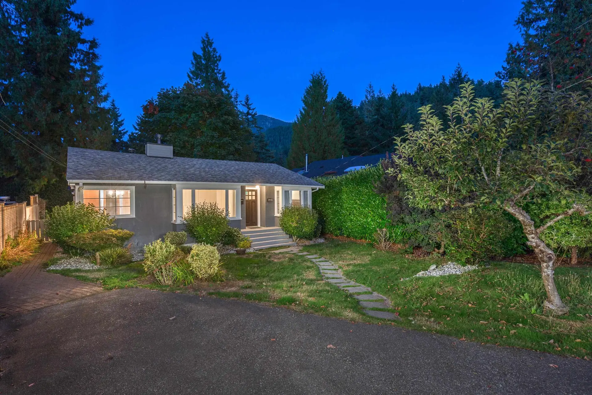 Property at 6431 Rosebery Avenue, West Vancouver, BC