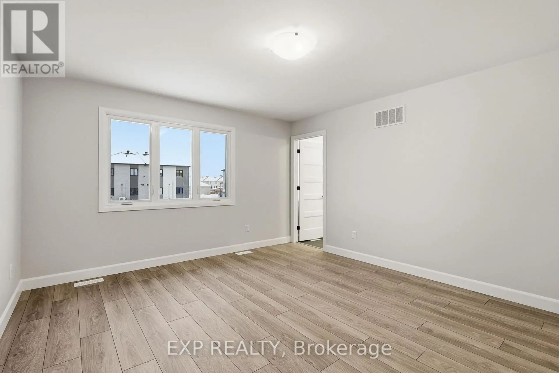247 SUMAC CRESCENT STREET - Image 13