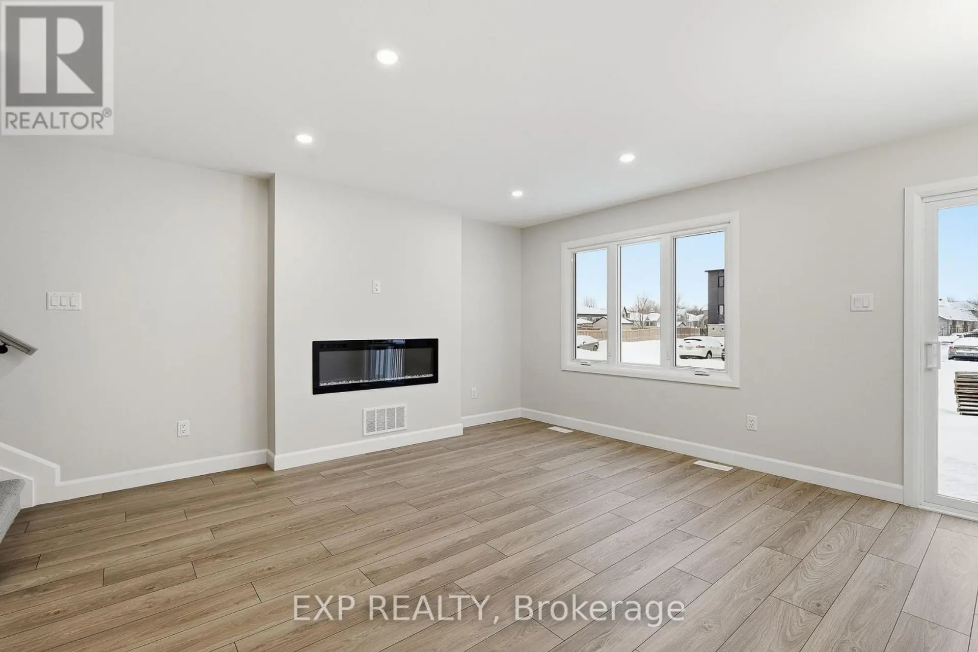 247 SUMAC CRESCENT STREET - Image 5