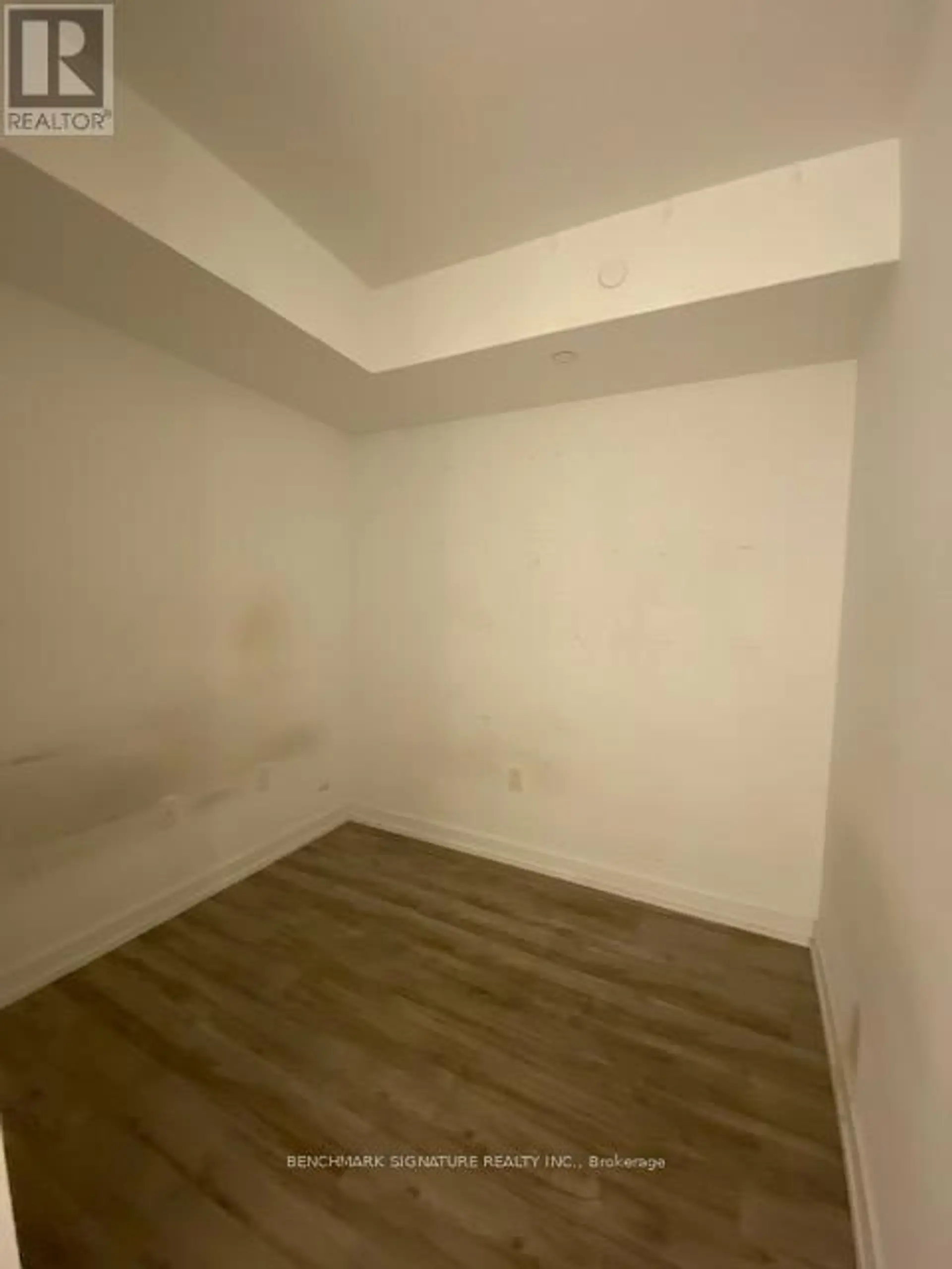 #603 77 SHUTER STREET - Image 11