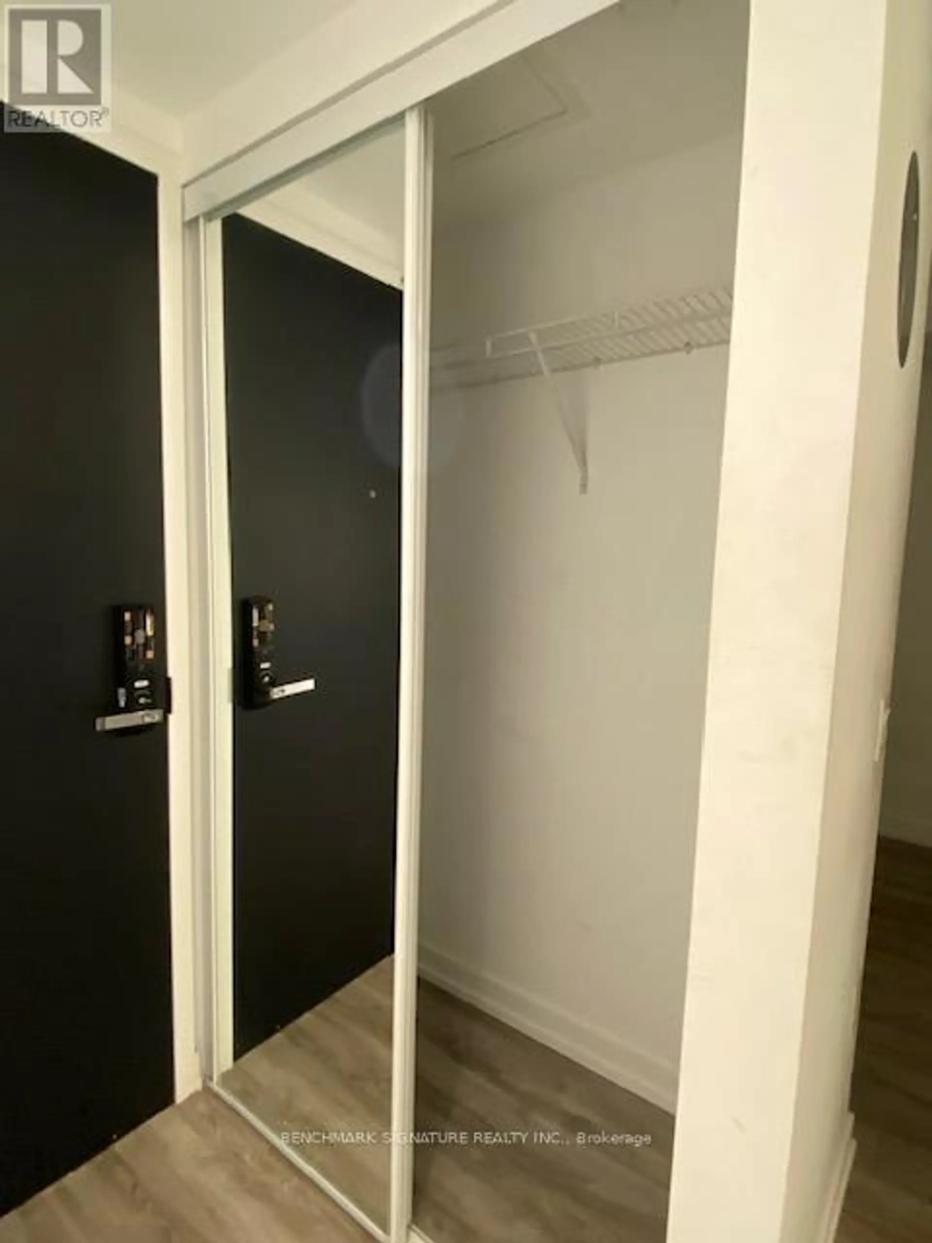 #603 77 SHUTER STREET - Image 14