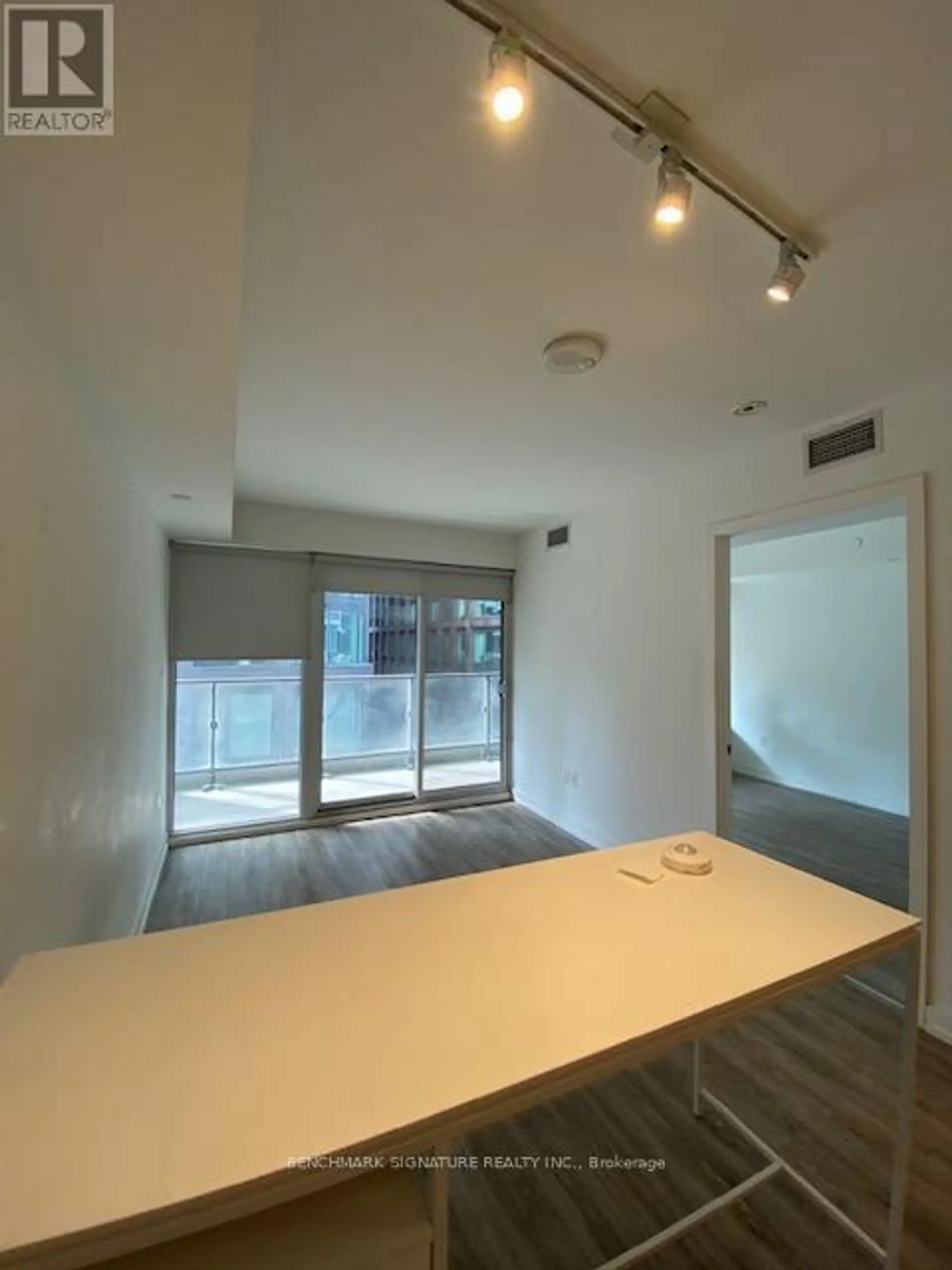 #603 77 SHUTER STREET - Image 5