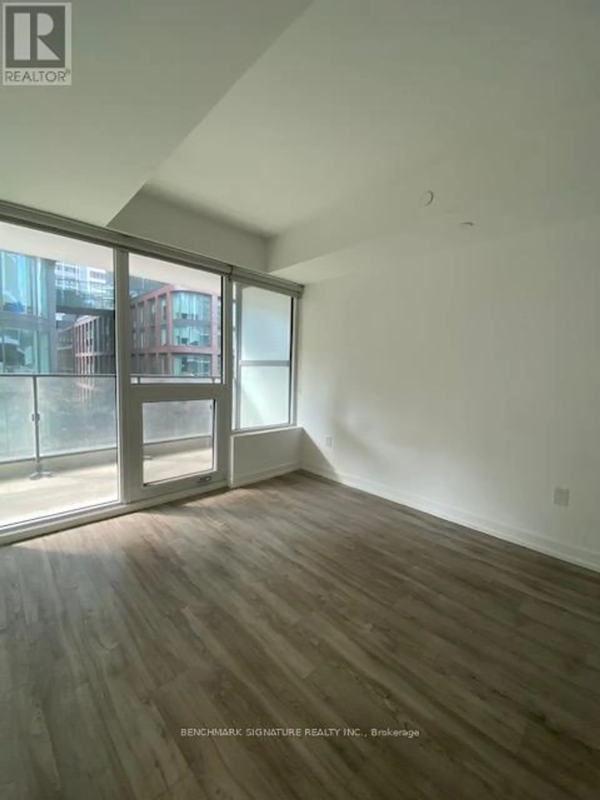 #603 77 SHUTER STREET - Image 7
